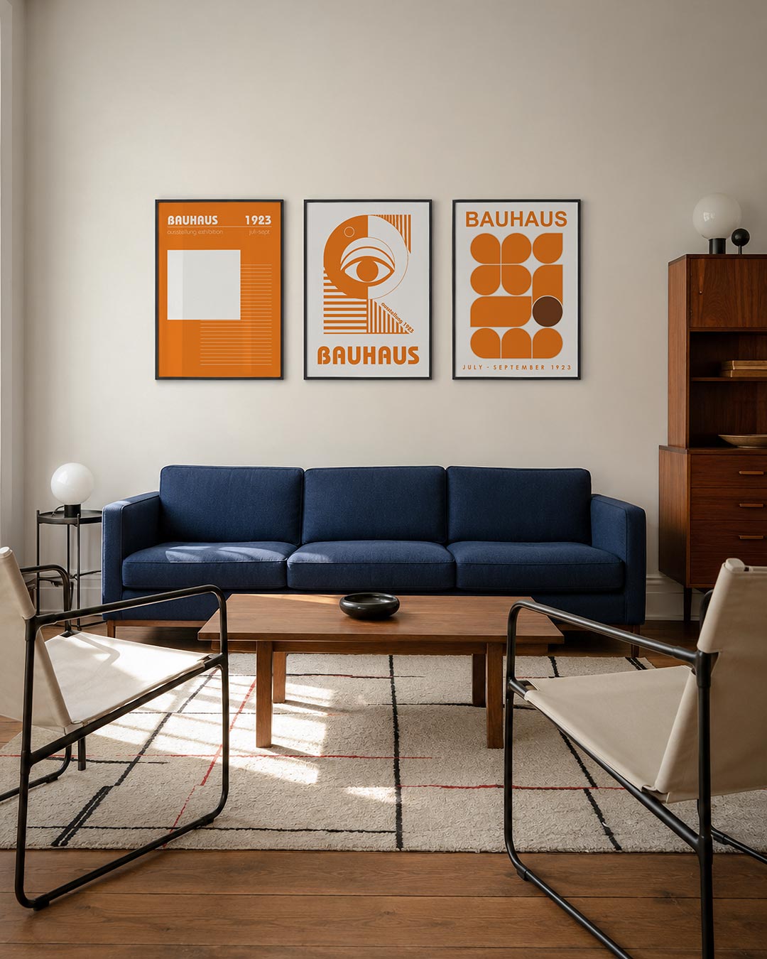 Oranje lijnencompositie driedelige posterset – deze posterset in drie delen toont een levendige oranje achtergrond met een