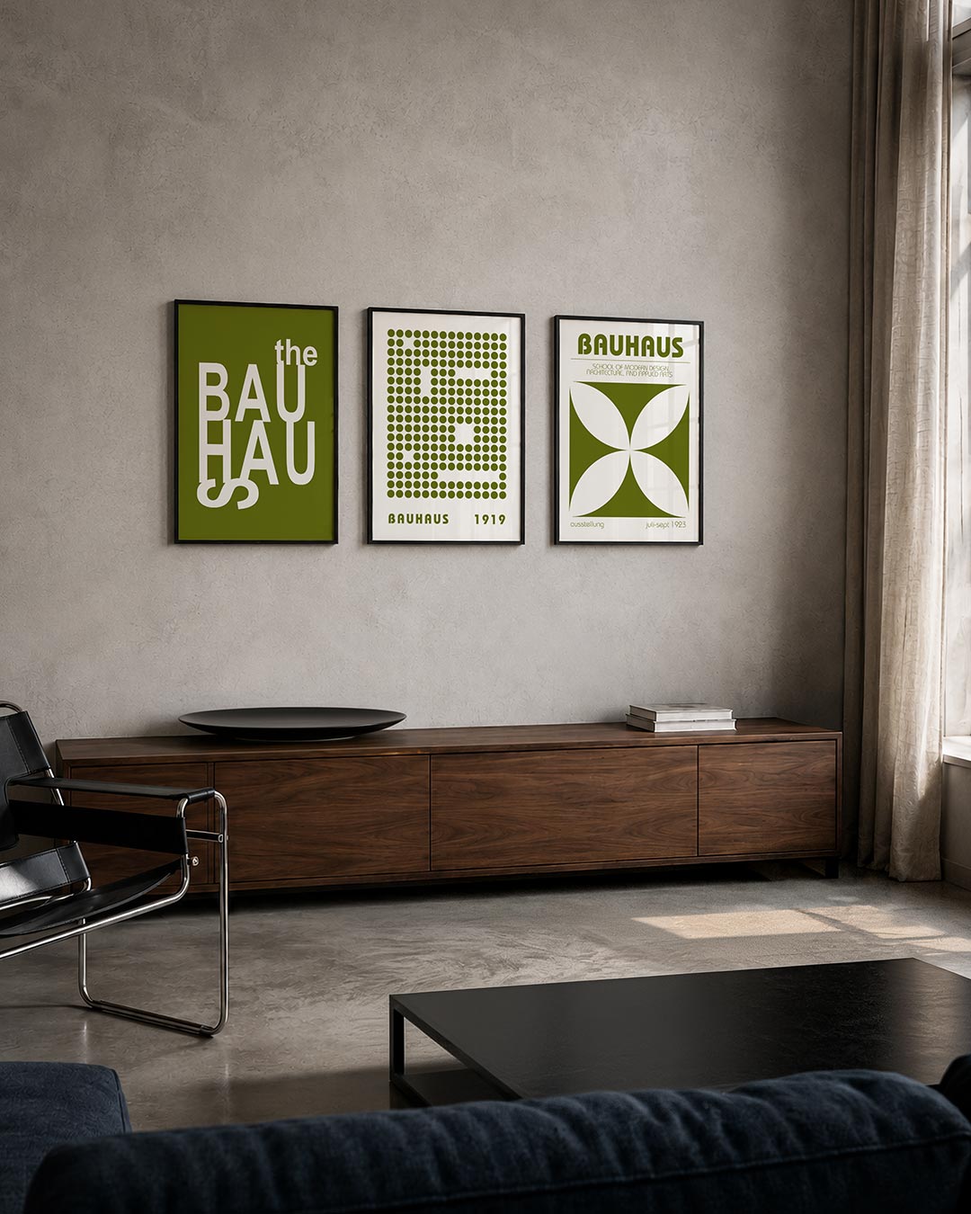 Typografisch spel posterset – tweede productweergave – witgekleurde letters dansen speels op een olijfgroene achtergrond. De