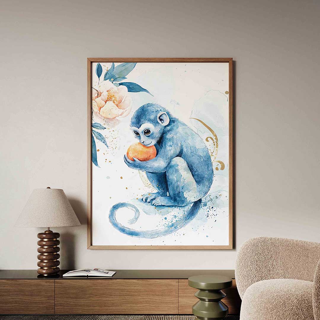 Blauwe aap met sinaasappel – dieren poster in staand formaat