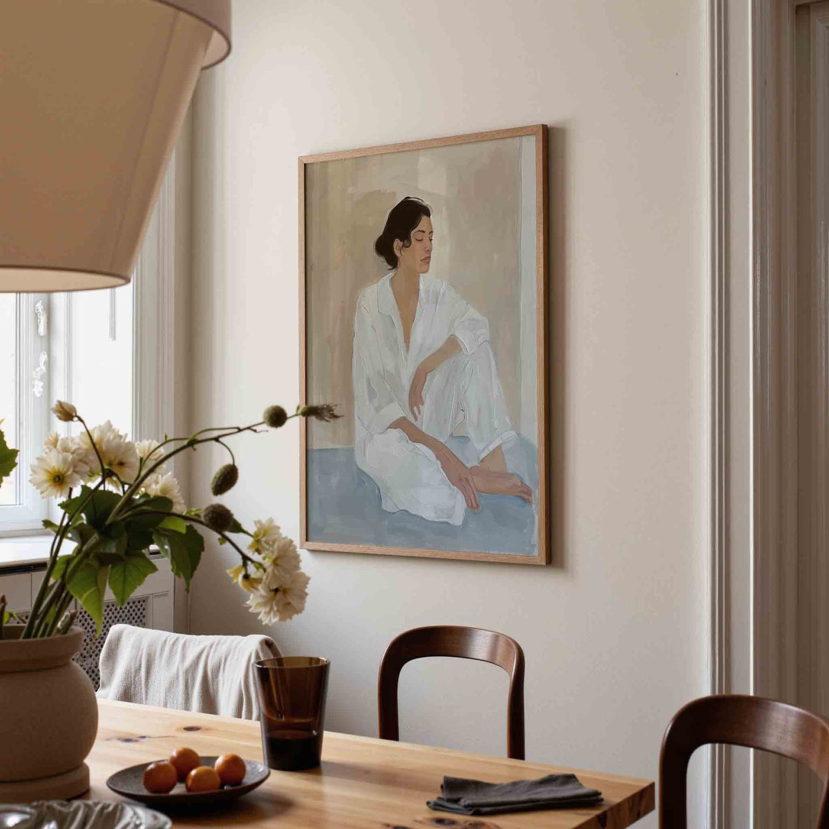 Vrouw in witte kleding – eigentijdse illustratie poster in staand formaat