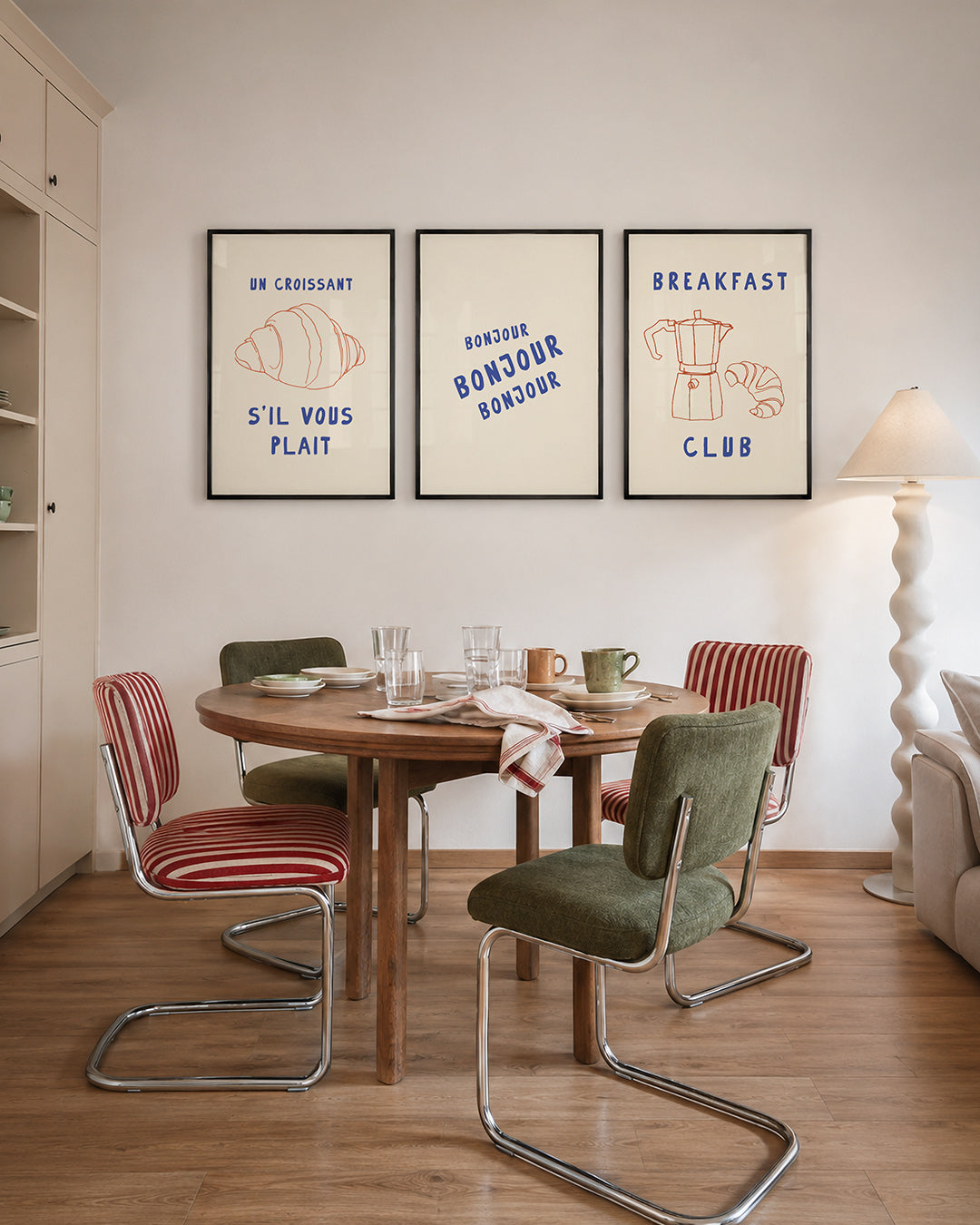 Kleurrijke eenvoud – een speelse lijntekening van een croissant in oranje, omlijst door blauwe