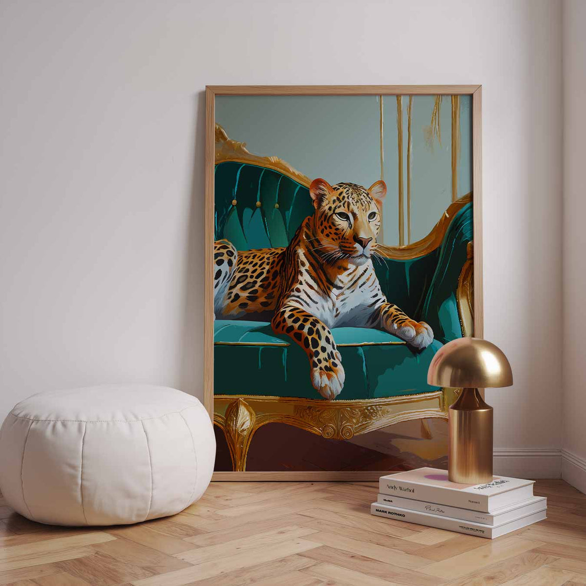 Luipaard op Luxueuze Bank – dieren poster in staand formaat