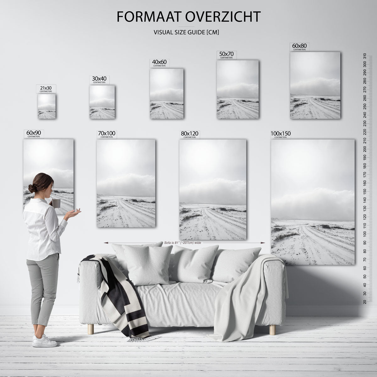 Winterse landschap poster – sfeerbeeld – een serene winterse scène met een besneeuwd pad dat zich uitstrekt naar de horizon