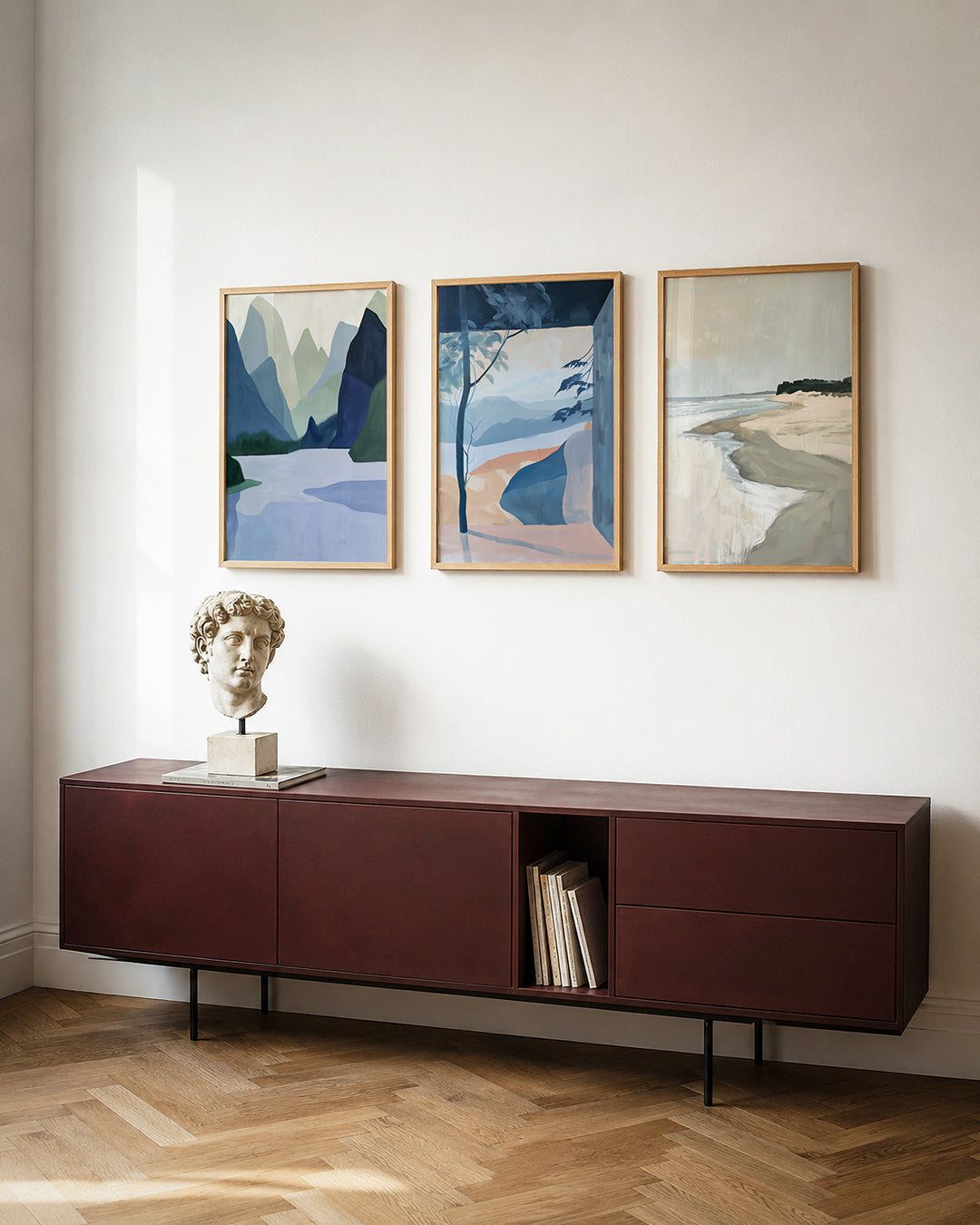 Serene berglandschap posterset – tweede productweergave – zachte, vloeiende lijnen vormen bergen in tinten blauw en