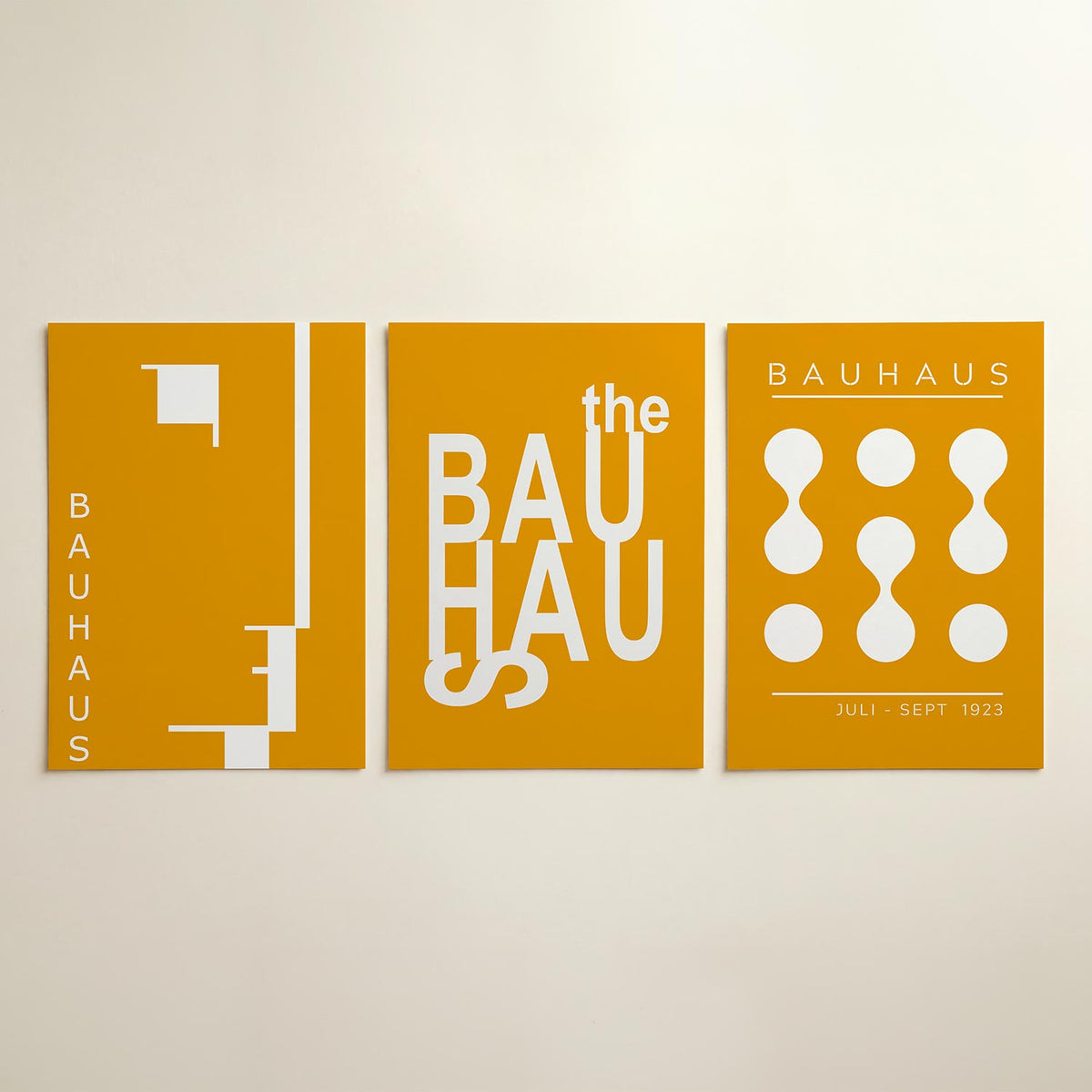 Kleur en lijnenspel posterset – detailweergave – deze posterset in drie delen speelt met oranje en wit. Rechte lijnen en