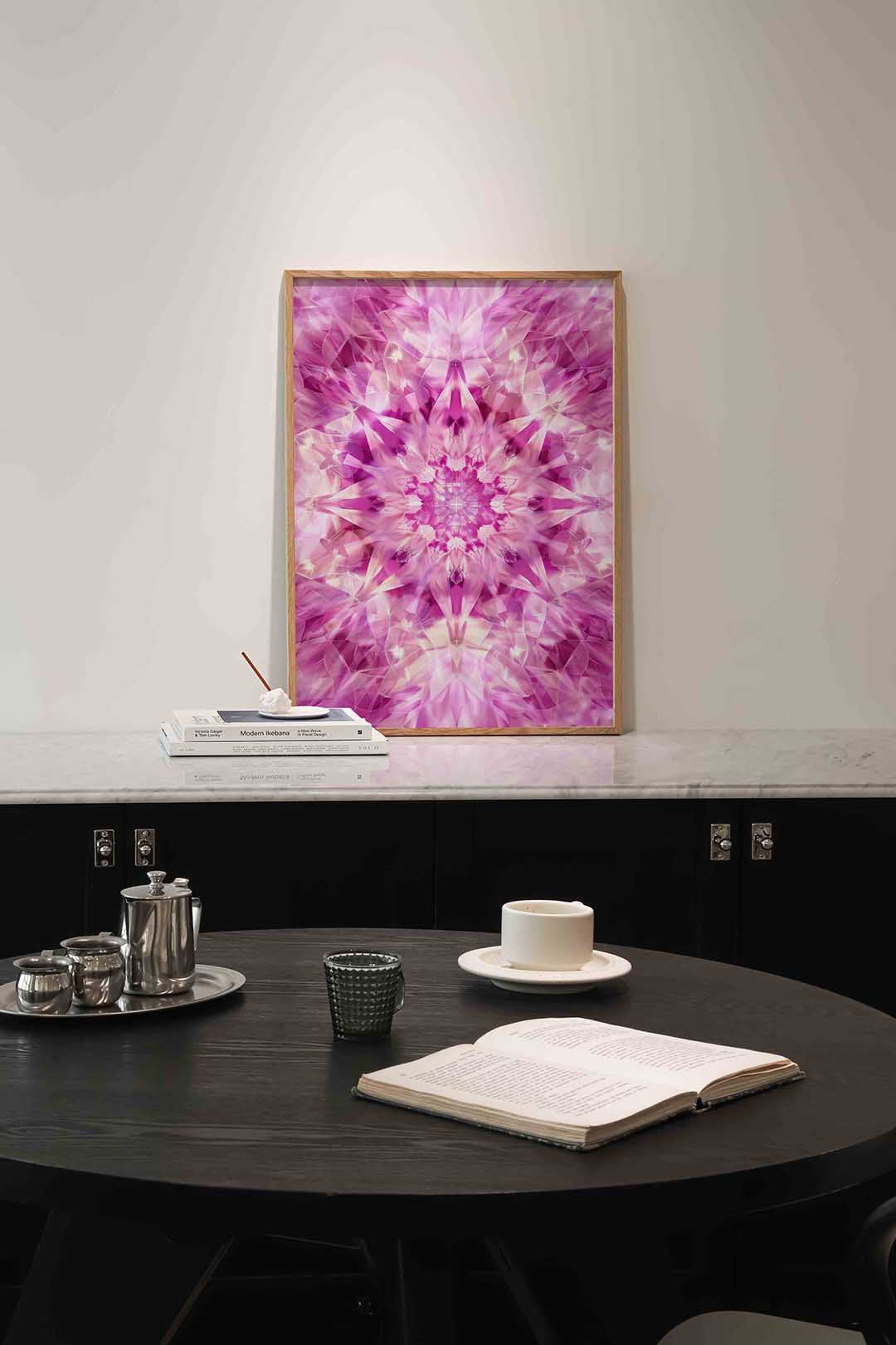 Symmetrische roze vormen – abstracte poster in staand formaat