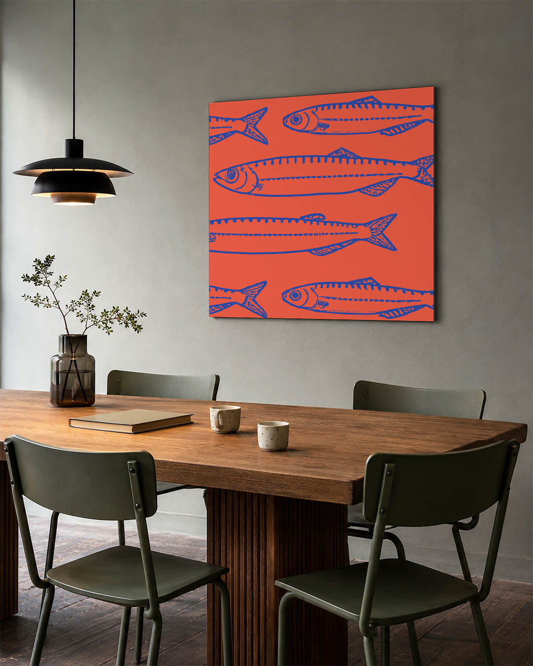 Vissenpatroon kunstwerk – tweede productweergave – dit werk toont een herhalend patroon van vissen in blauw op een oranje
