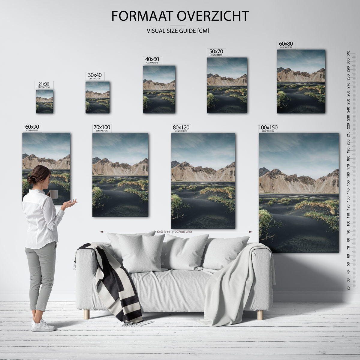 Berglandschap met zand poster – sfeerbeeld – deze poster toont een indrukwekkend berglandschap met donkere zandduinen en