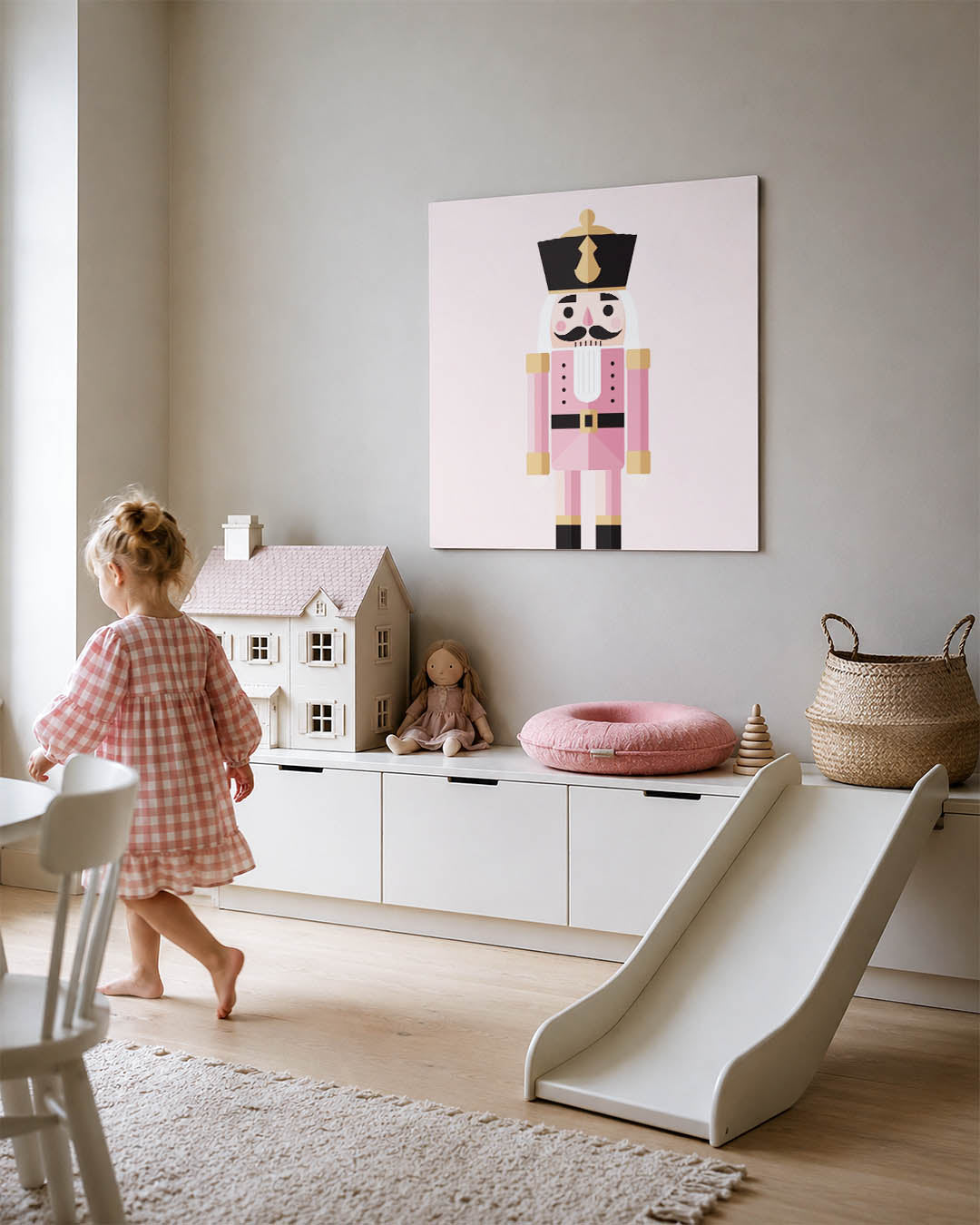 Speelse soldaat kunstwerk – tweede productweergave – dit kunstwerk toont een figuur in roze tinten met zwarte en beige