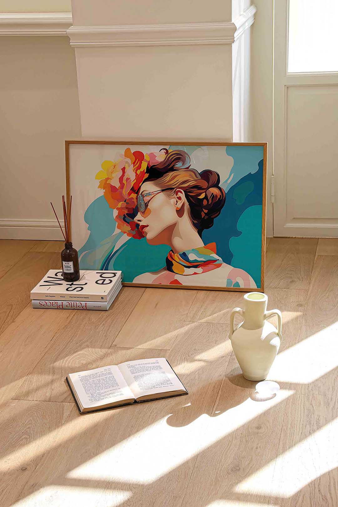 Vrouw met bloemenhoed – liggende portret wanddecoratie van WallArtistic