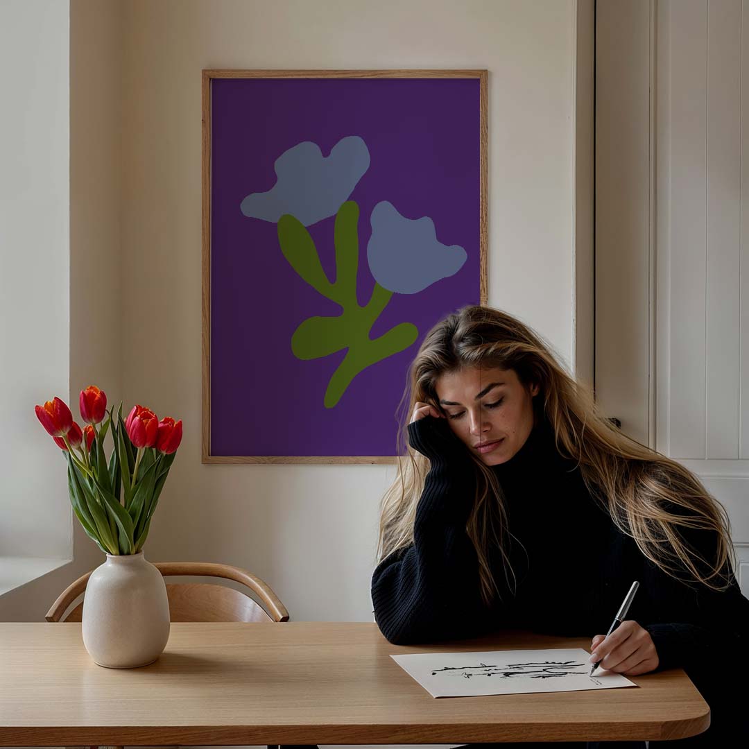 Bloemige Elegantie op Paars – staande muurposter met kleurrijke abstracte vormen