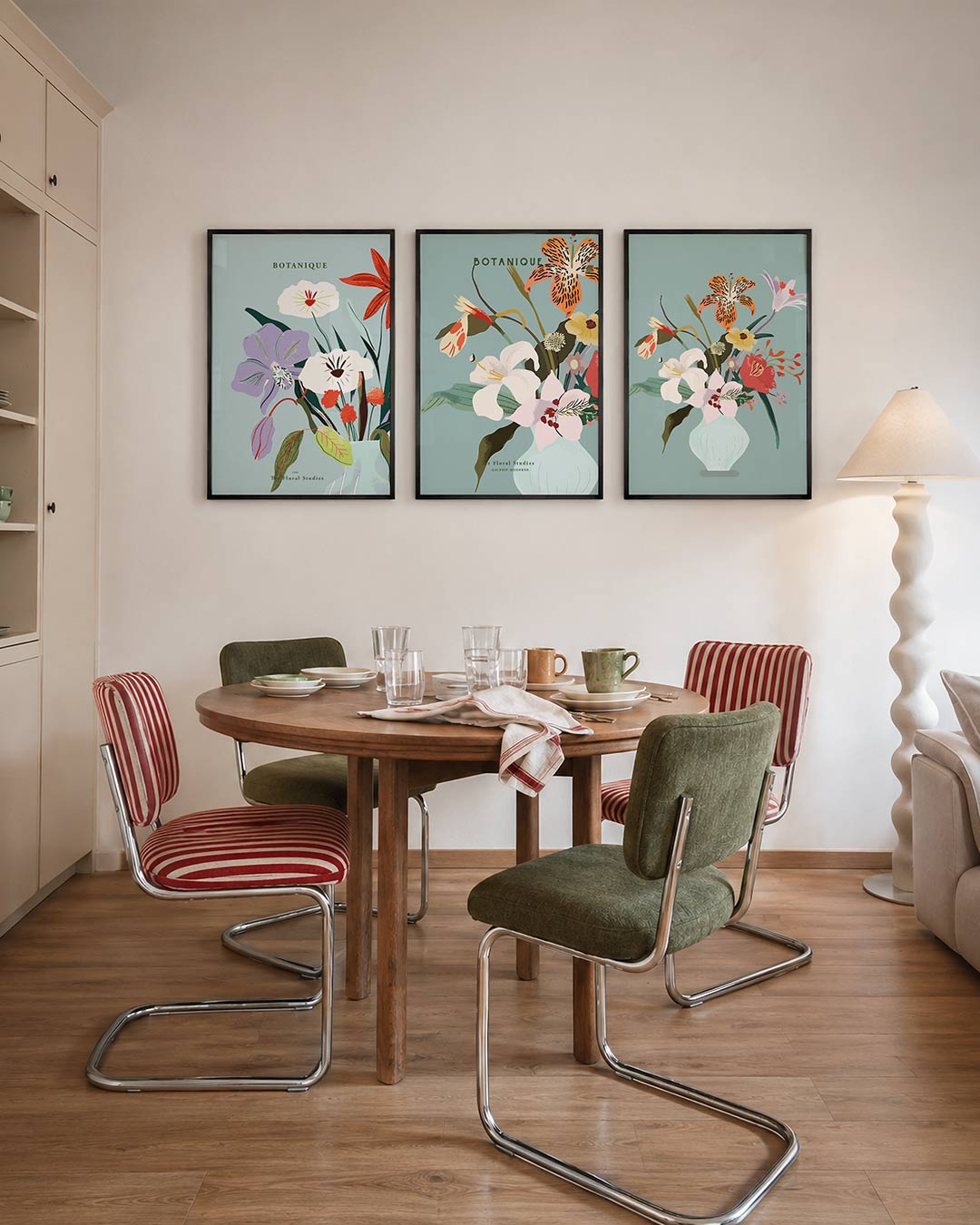 Bloemrijke compositie driedelige posterset – deze posterset toont een levendig samenspel van bloemen in