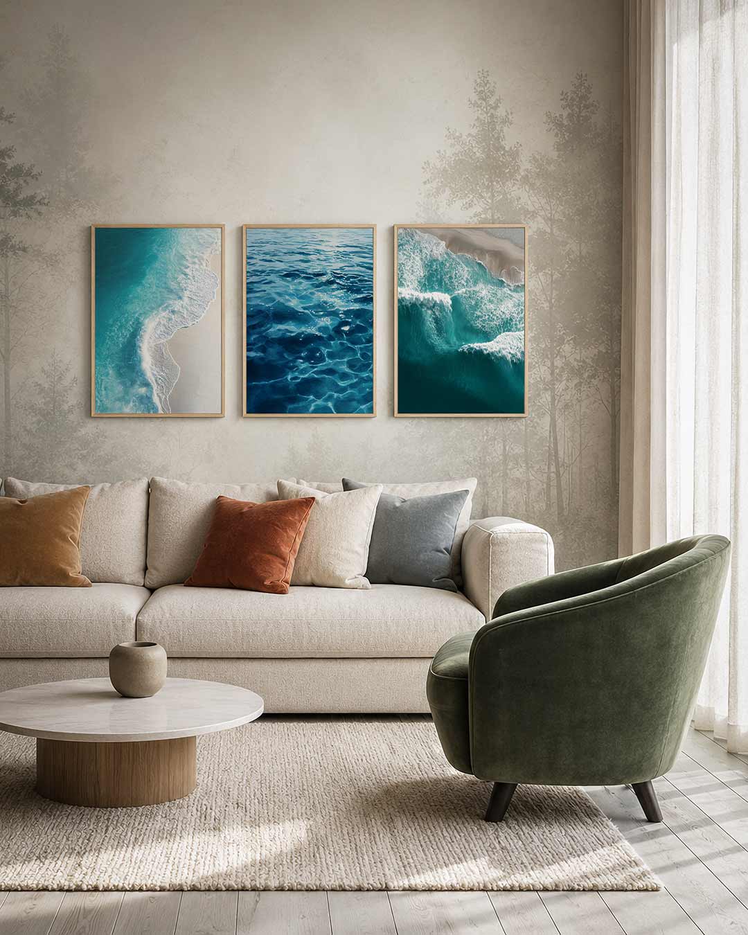 Zee en strand driedelige posterset – een vloeiende overgang van diepblauw naar helder wit, met