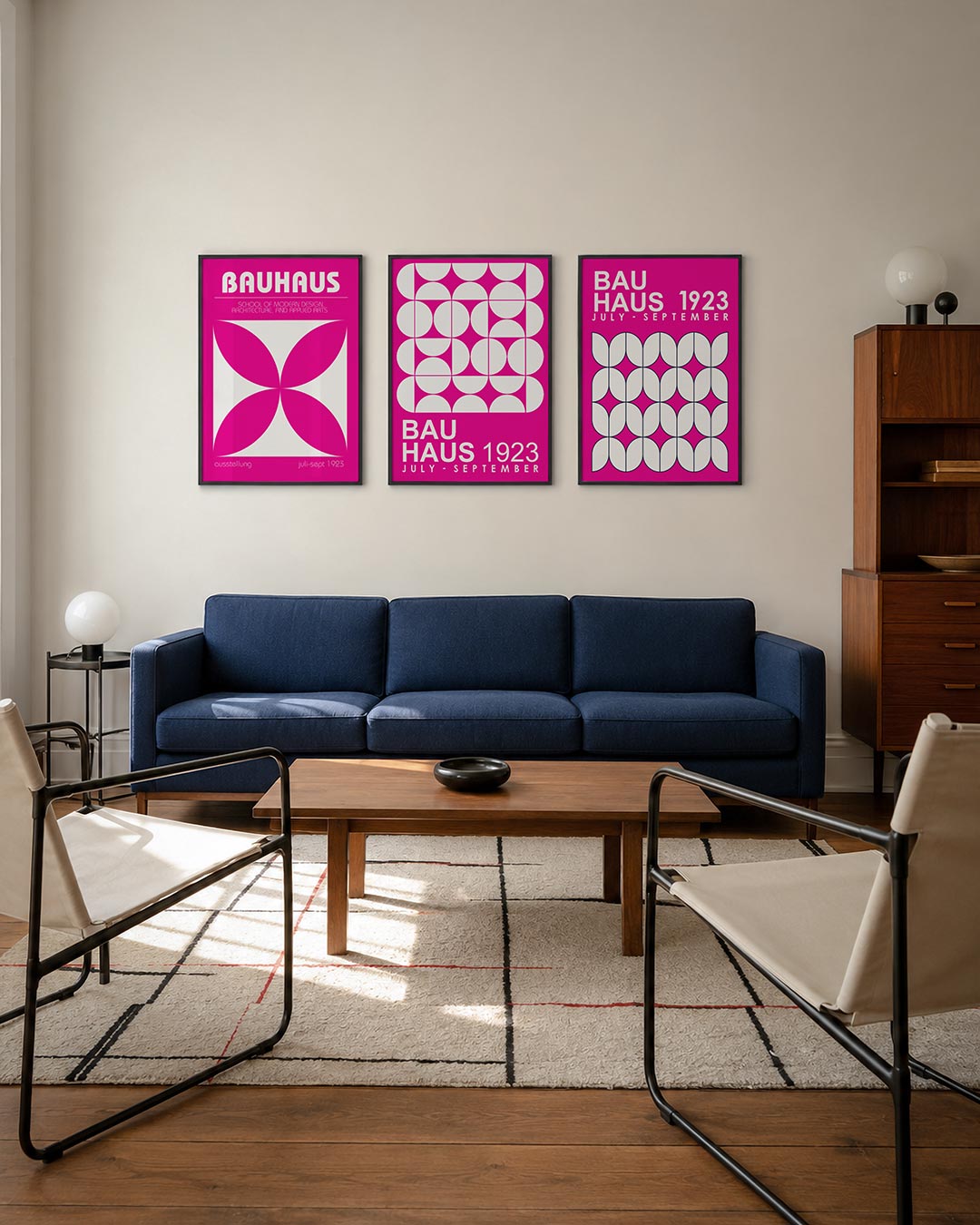 Vorm en kleur posterset – derde productweergave – deze posterset in drie delen toont een levendig spel van roze en wit. De