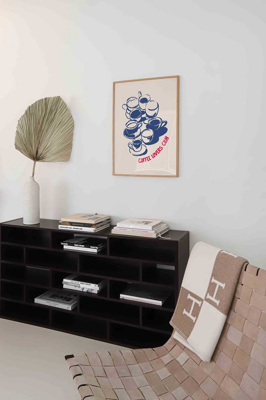 Koffiekopjes illustratie – staande kleurrijke abstracte wanddecoratie van WallArtistic