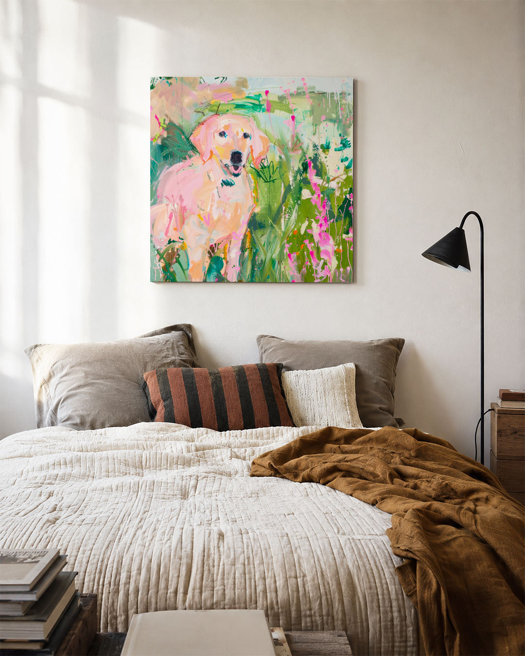 Vrolijke hond in tuin kunstwerk – detailweergave – dit werk toont een speelse hond omringd door levendige kleuren en