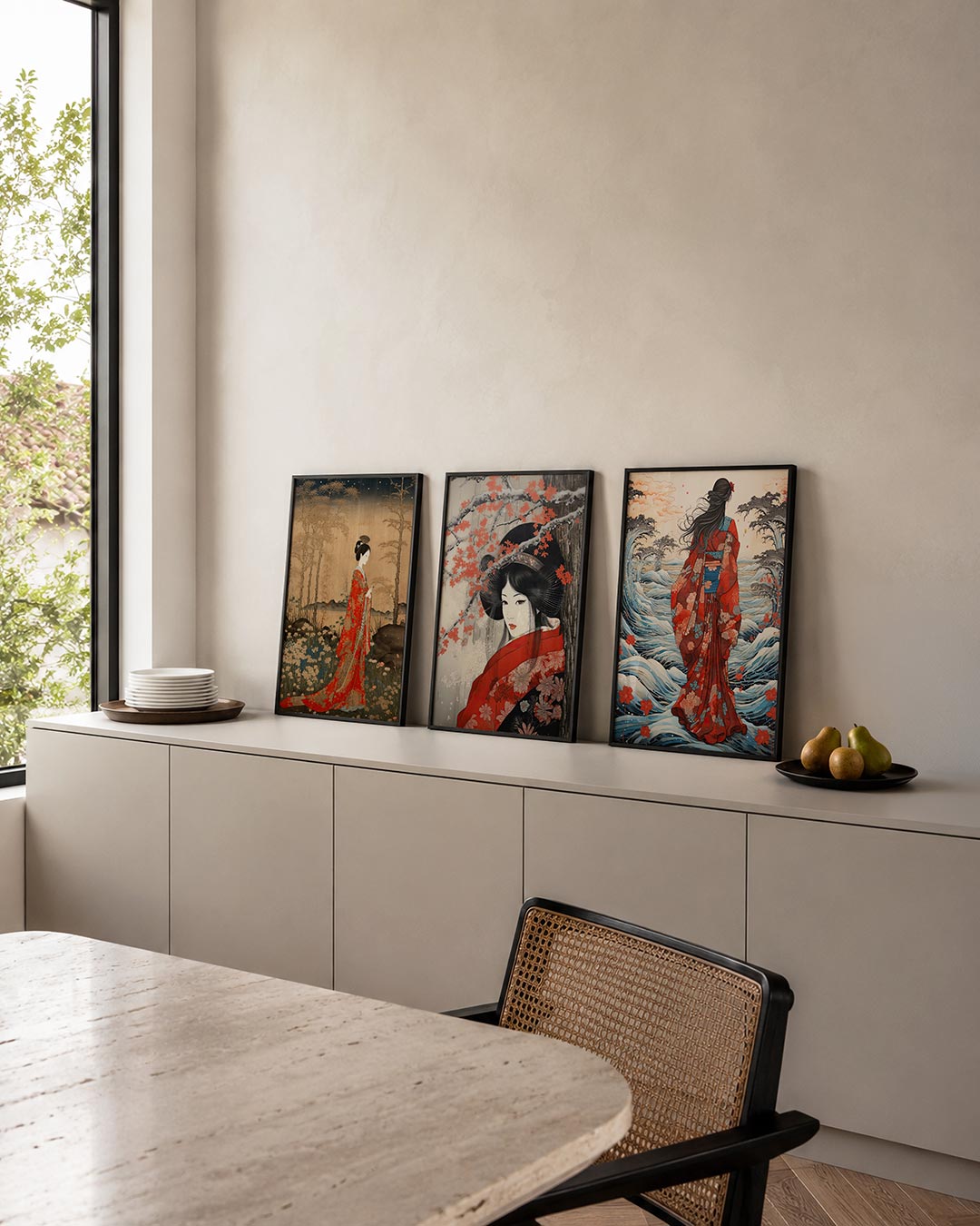 Natuurlijke elegantie posterset – detailweergave – een serene vrouw in een rijk gedetailleerde rode kimono