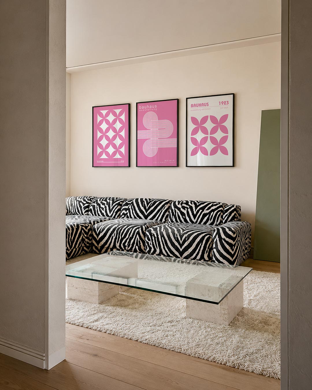 Roze cirkelpatroon posterset – tweede productweergave – deze posterset in drie delen toont een herhalend patroon van roze