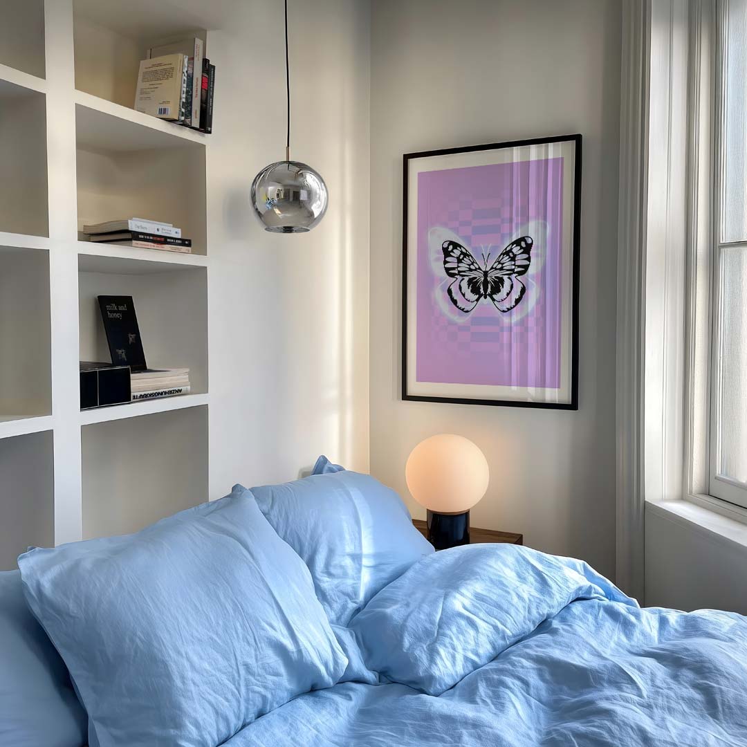 Dromerige Vlinder Met Paars – staande moderne wanddecoratie van WallArtistic
