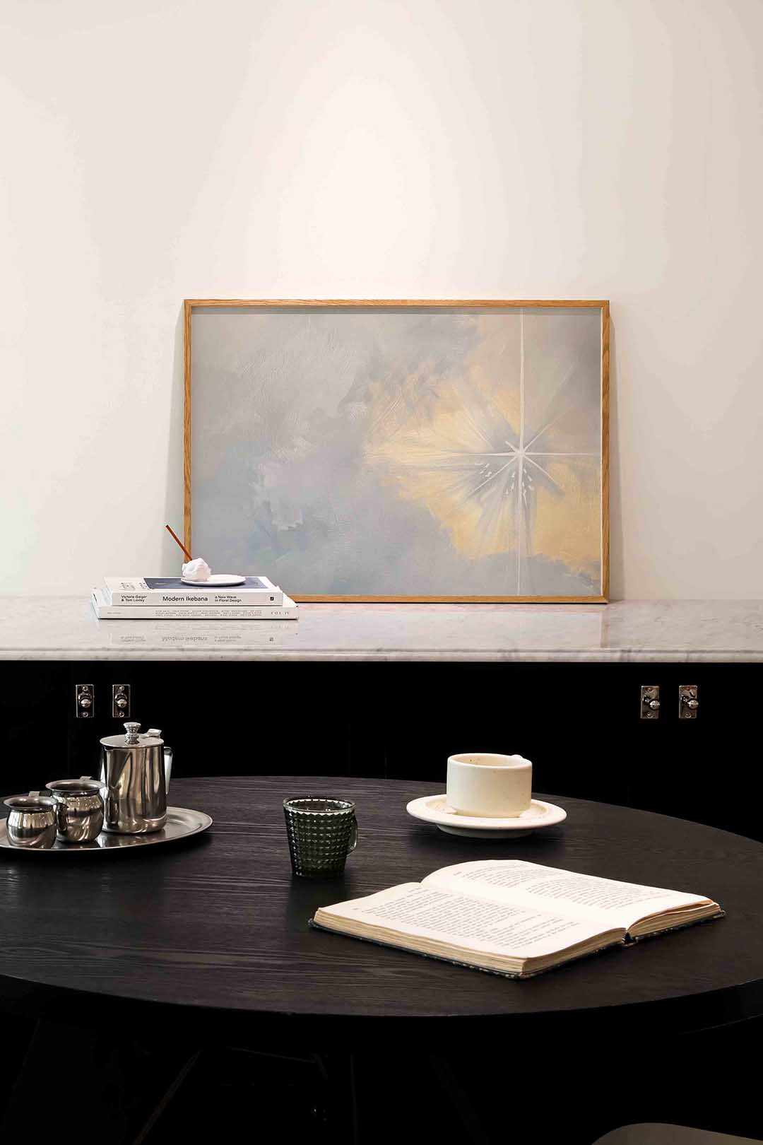 Lichtstraal en schaduw – abstracte poster in liggend formaat