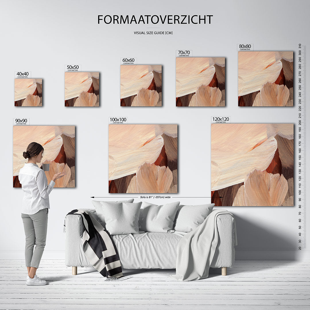 Penseelstreken kunstwerk – dit werk toont vloeiende penseelstreken in zachte beige en bruin tinten. De compositie creëert een
