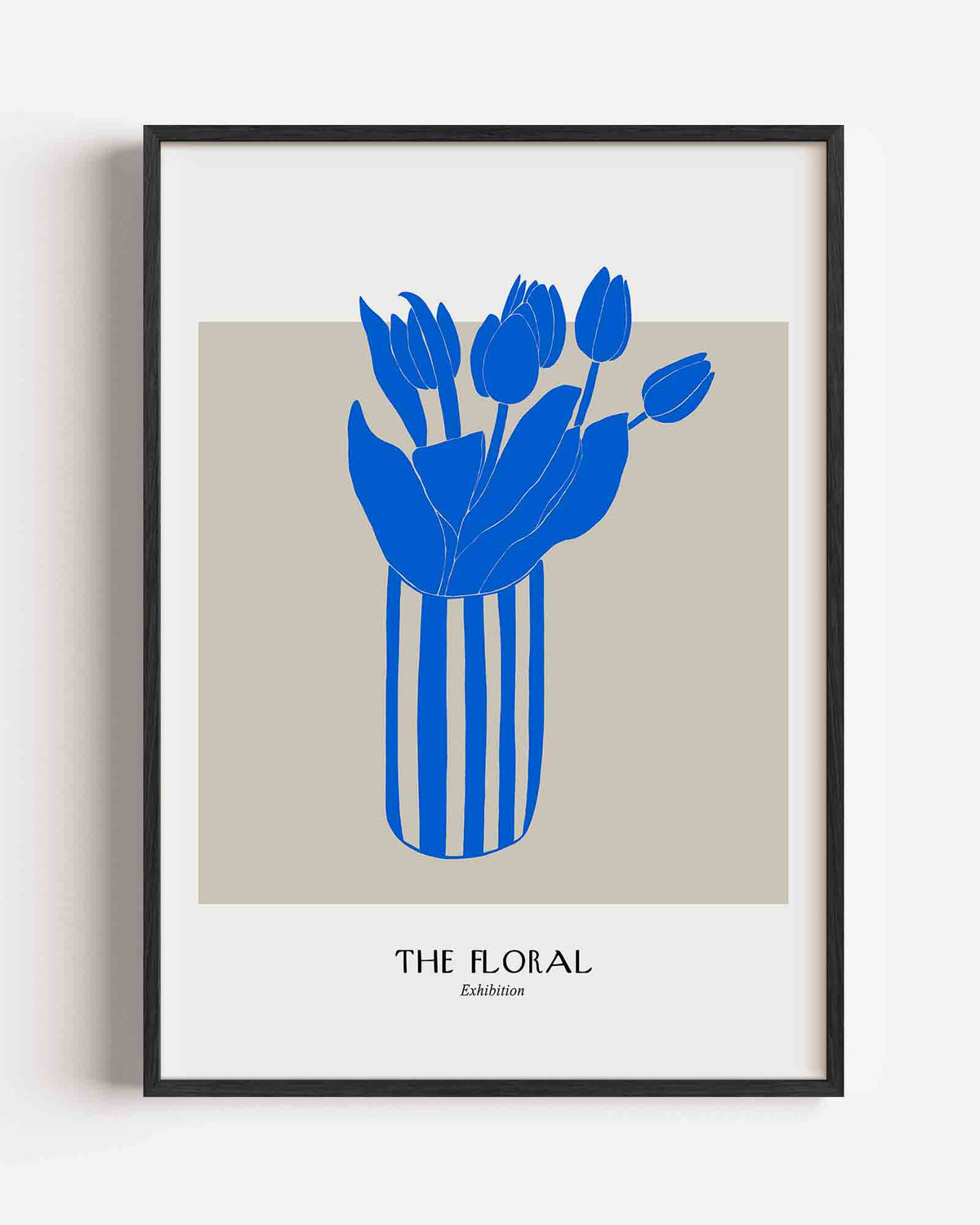 Blauwe tulpen in vaas – Slow Living portret poster als wanddecoratie