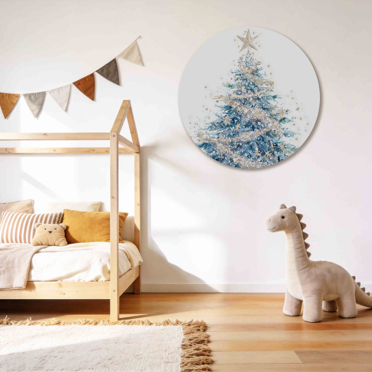 Kerstboom met ster Muurcirkel – tweede productweergave – Een kerstboom met blauwe en groene tinten, versierd met gouden