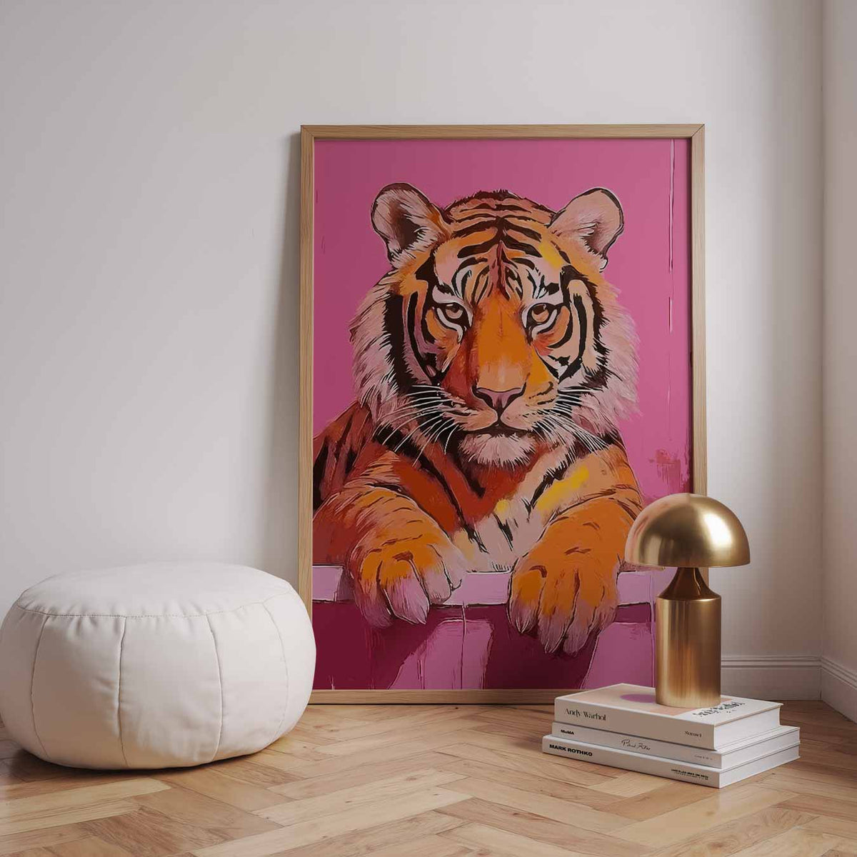 Exotische Tijger in Stijlvolle Roze Badkamer – dieren poster in staand formaat