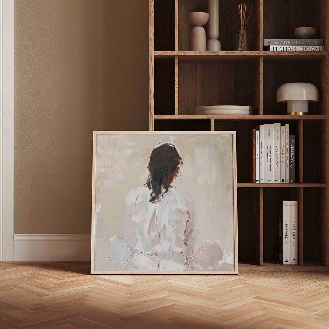Vrouw in witte kleding – vierkante design wanddecoratie van WallArtistic