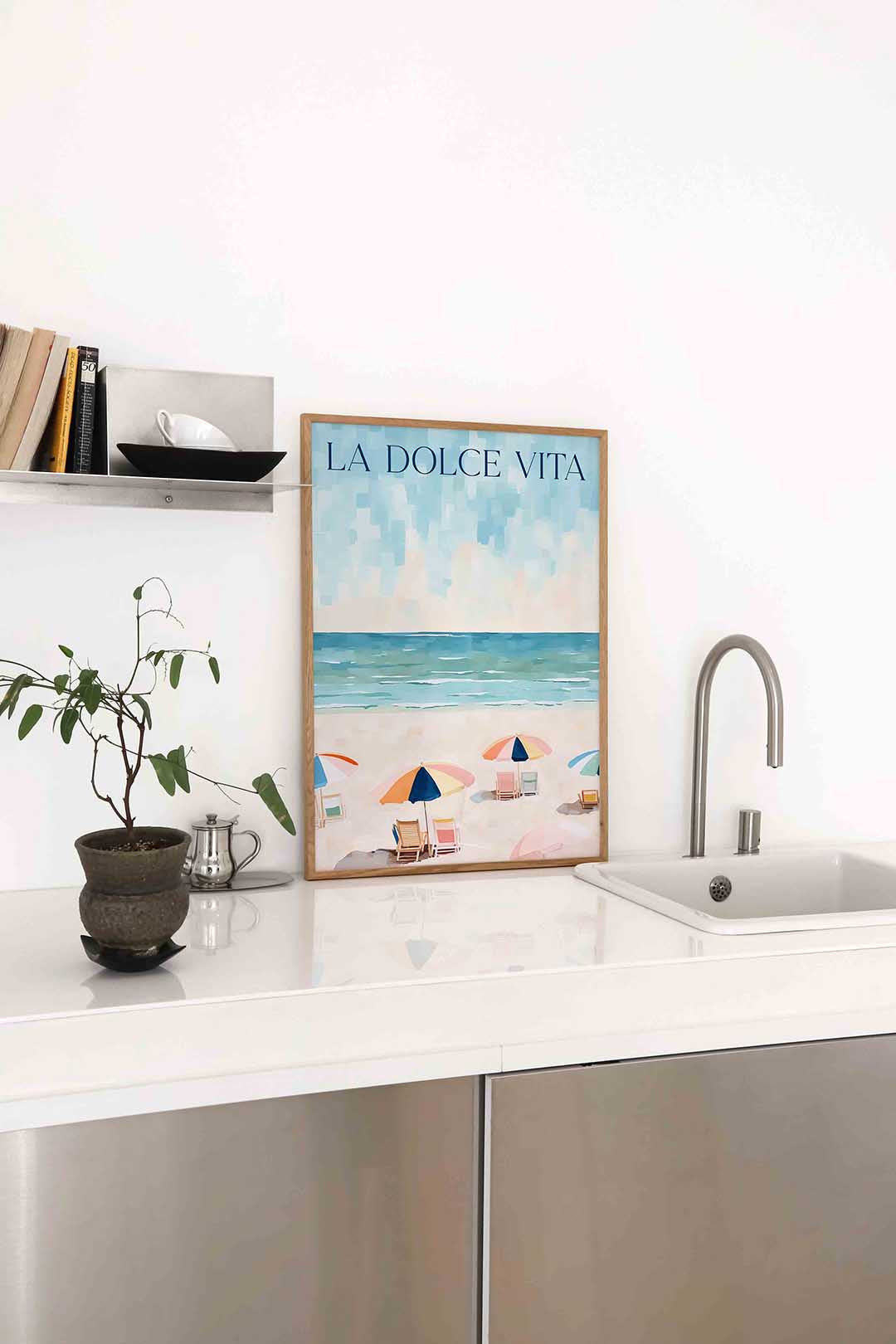 Strandstoelen en parasols – staande keuken wanddecoratie van WallArtistic