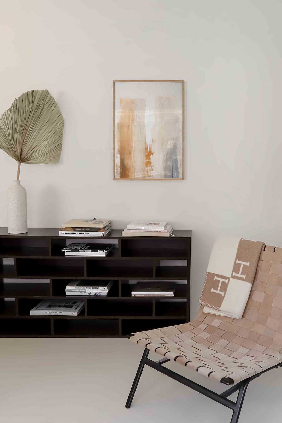 Abstracte beige en grijze – zachte abstracte poster in staand formaat