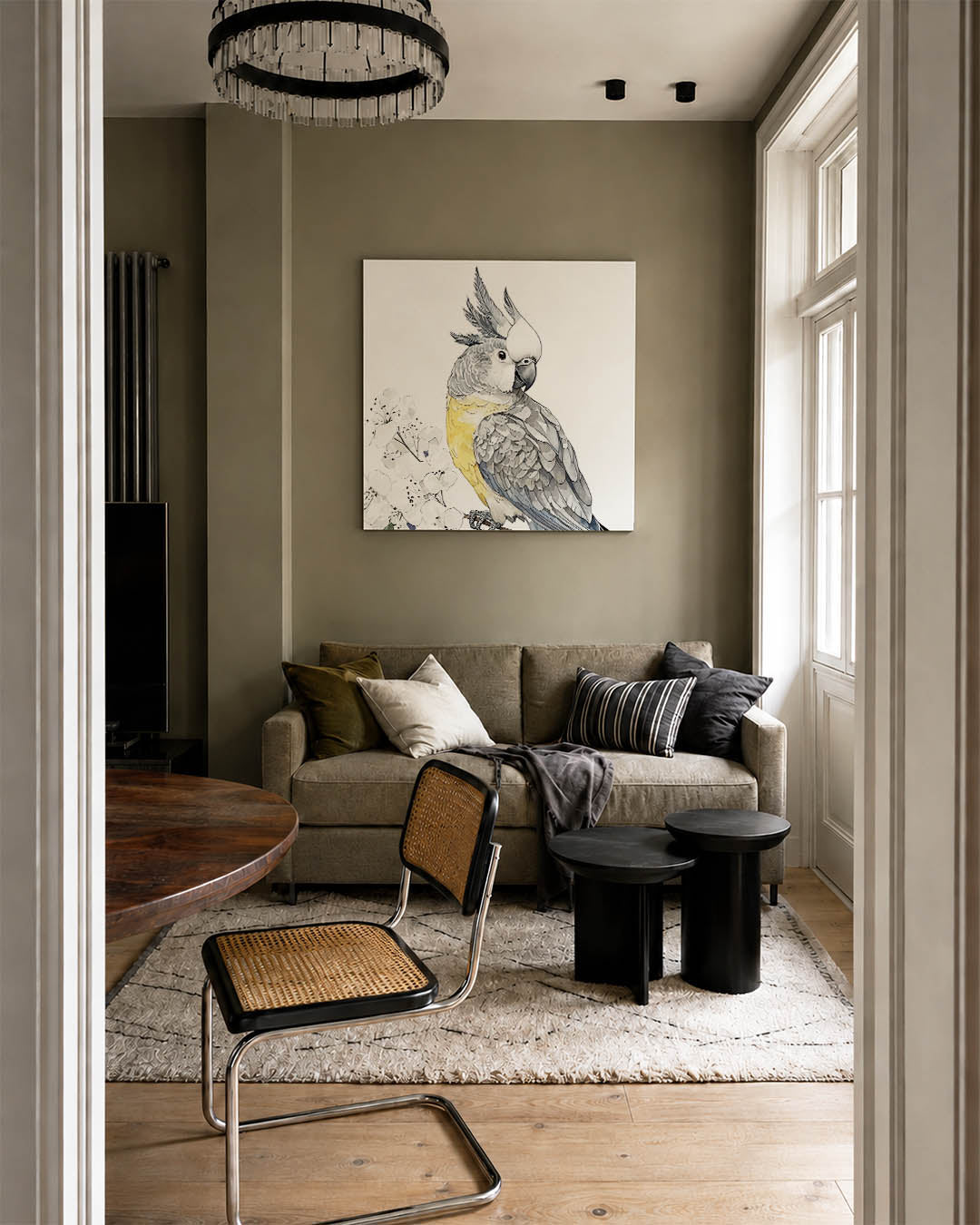 Vogels en bloemen kunstwerk – tweede productweergave – dit kunstwerk toont een gedetailleerde vogel met levendige veren naast