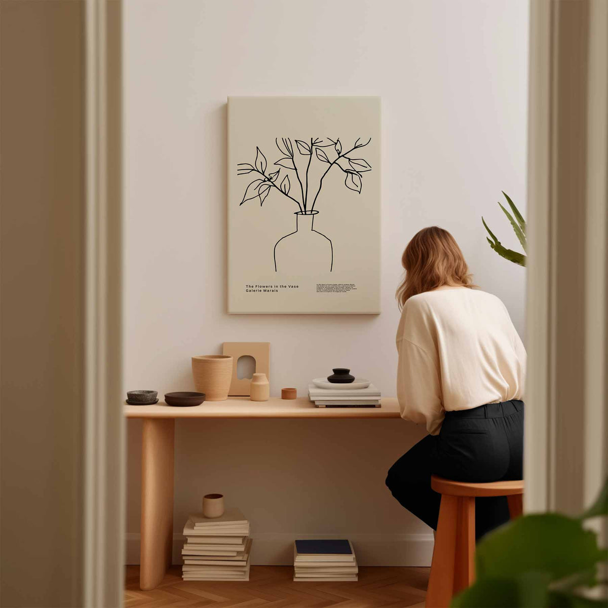 Elegante Lijnen Bloemenvaas – kunstwerk met zwarte baklijst