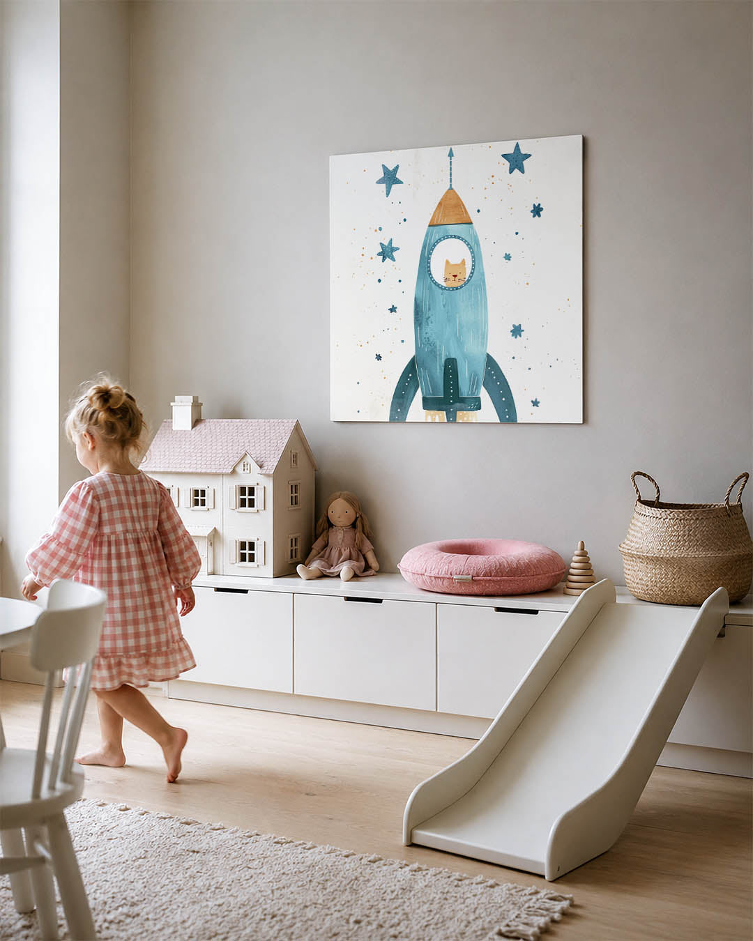 Dromerige ruimteraket kunstwerk – tweede productweergave – een illustratie van een blauwe raket met een kat erin, omringd