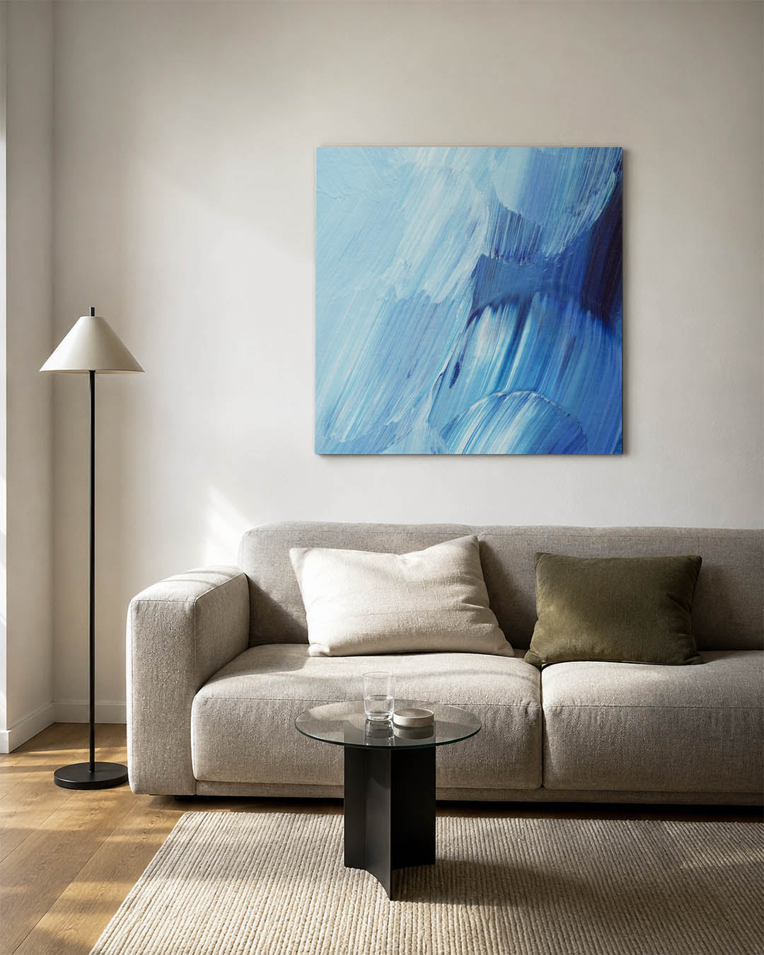 Dynamische blauwe beweging kunstwerk – detailweergave – dit werk toont vloeiende penseelstreken in verschillende tinten