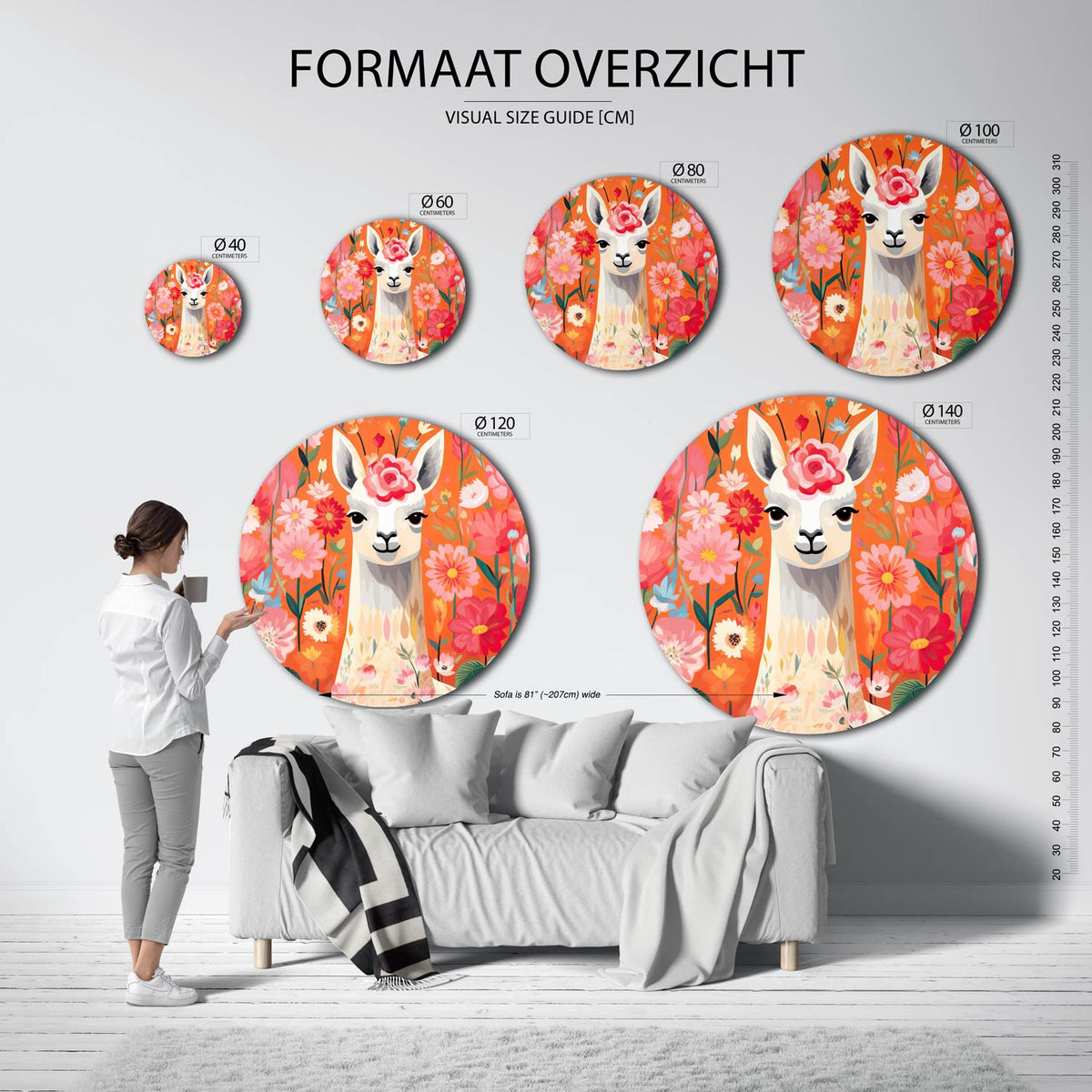 Lama en bloemen Muurcirkel – extra productweergave – Een lama omringd door kleurrijke bloemen in tinten van roze, rood en