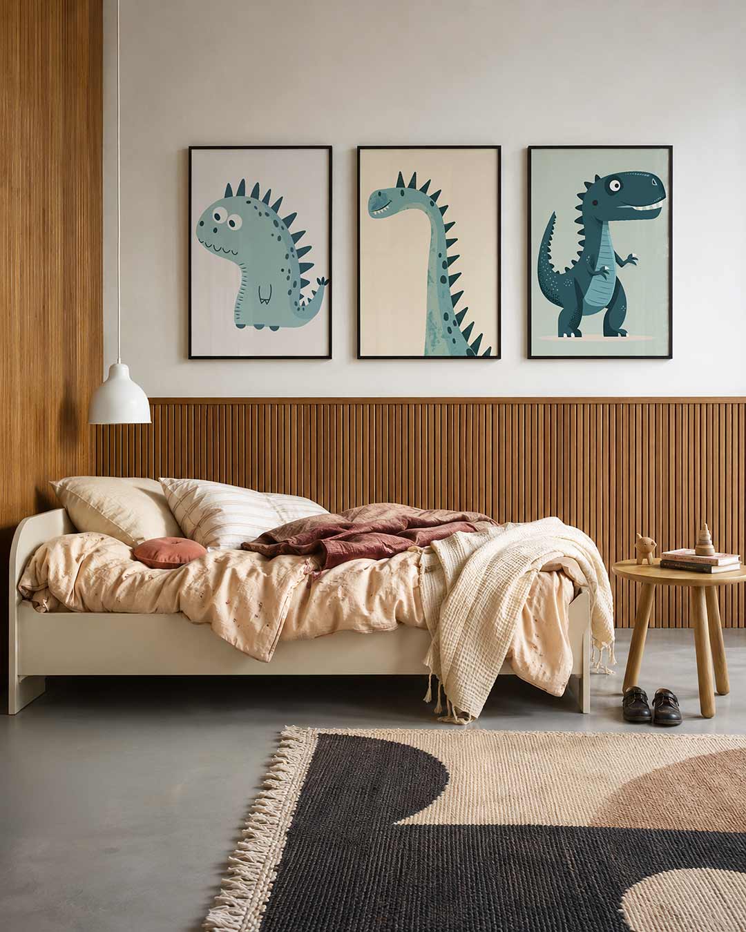 Speelse dino driedelige posterset – een schattige dinosaurus met grote ogen en stekels