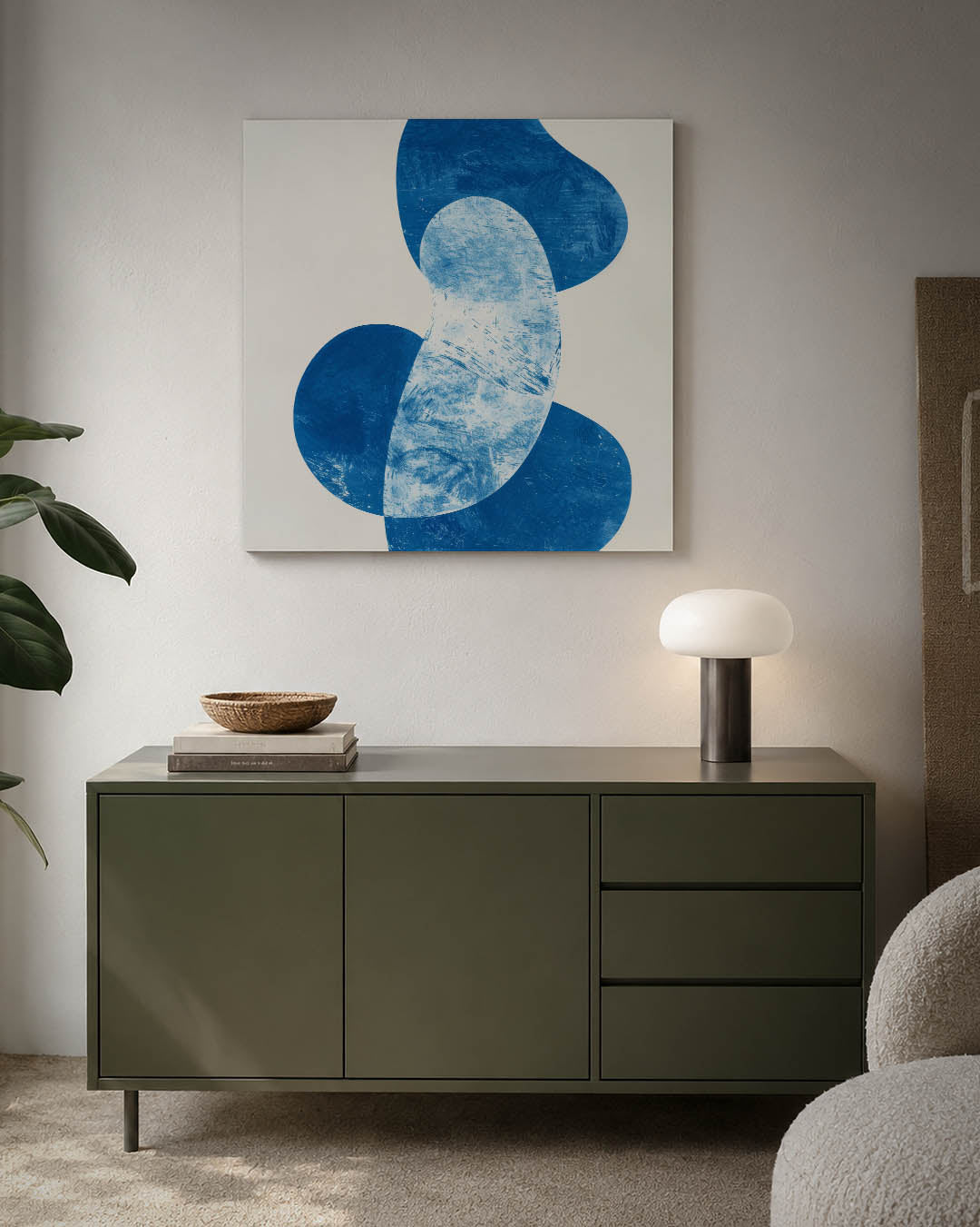 Organische vormen kunstwerk – detailweergave – dit kunstwerk toont vloeiende blauwe vormen op een lichte achtergrond. De