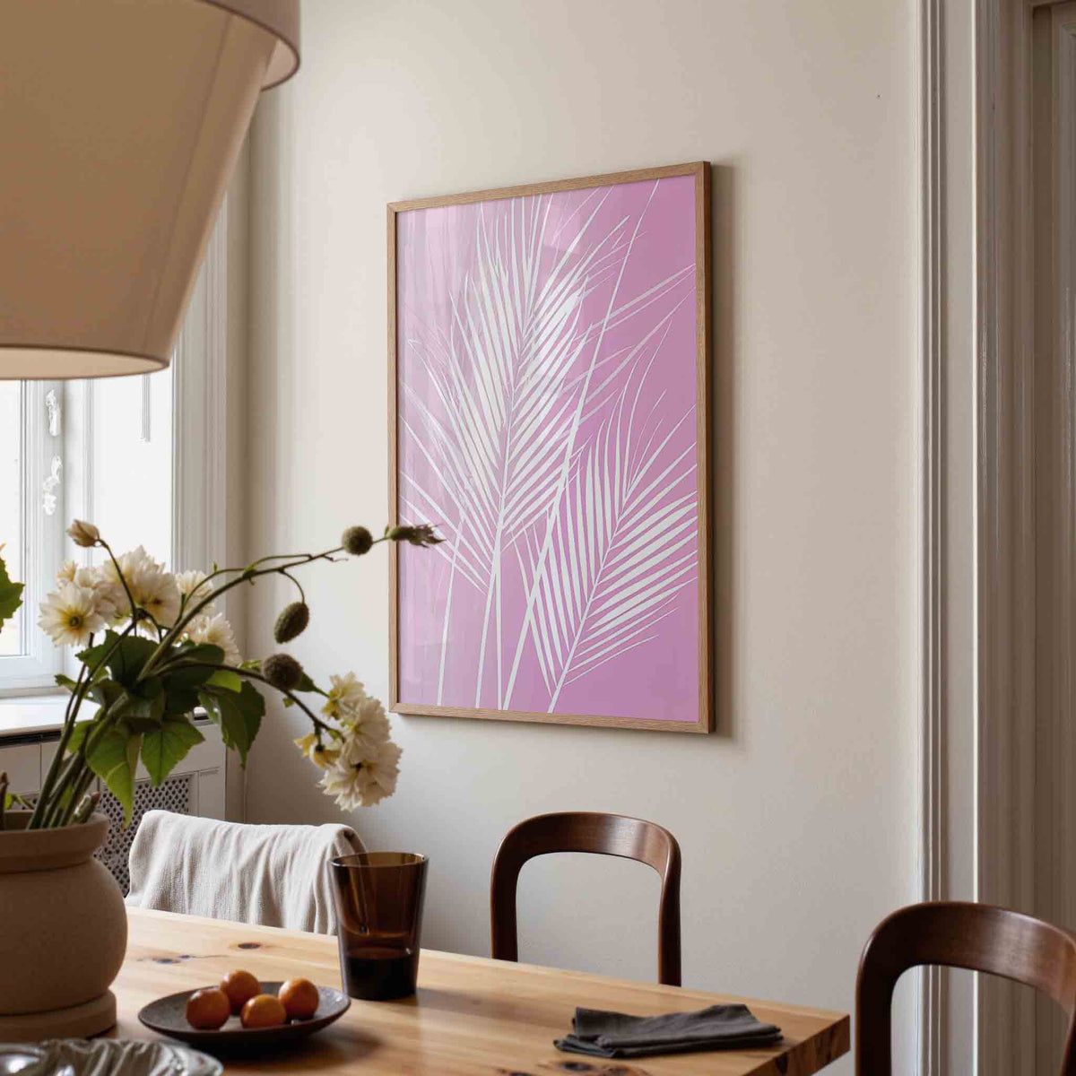 Witte bladeren op roze – eigentijdse illustratie poster in staand formaat