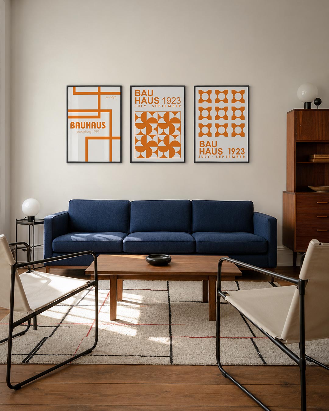 Lijnen en kleurvlakken driedelige posterset – deze posterset in drie delen toont een speels lijnenspel in oranje op een witte