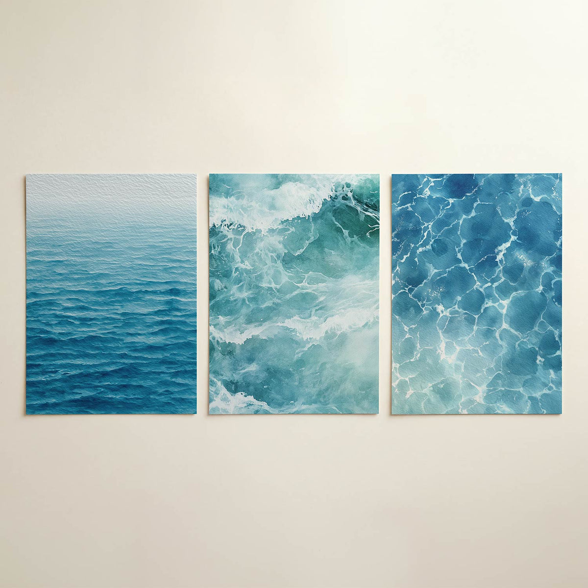 Golvend blauw driedelige posterset in interieur
