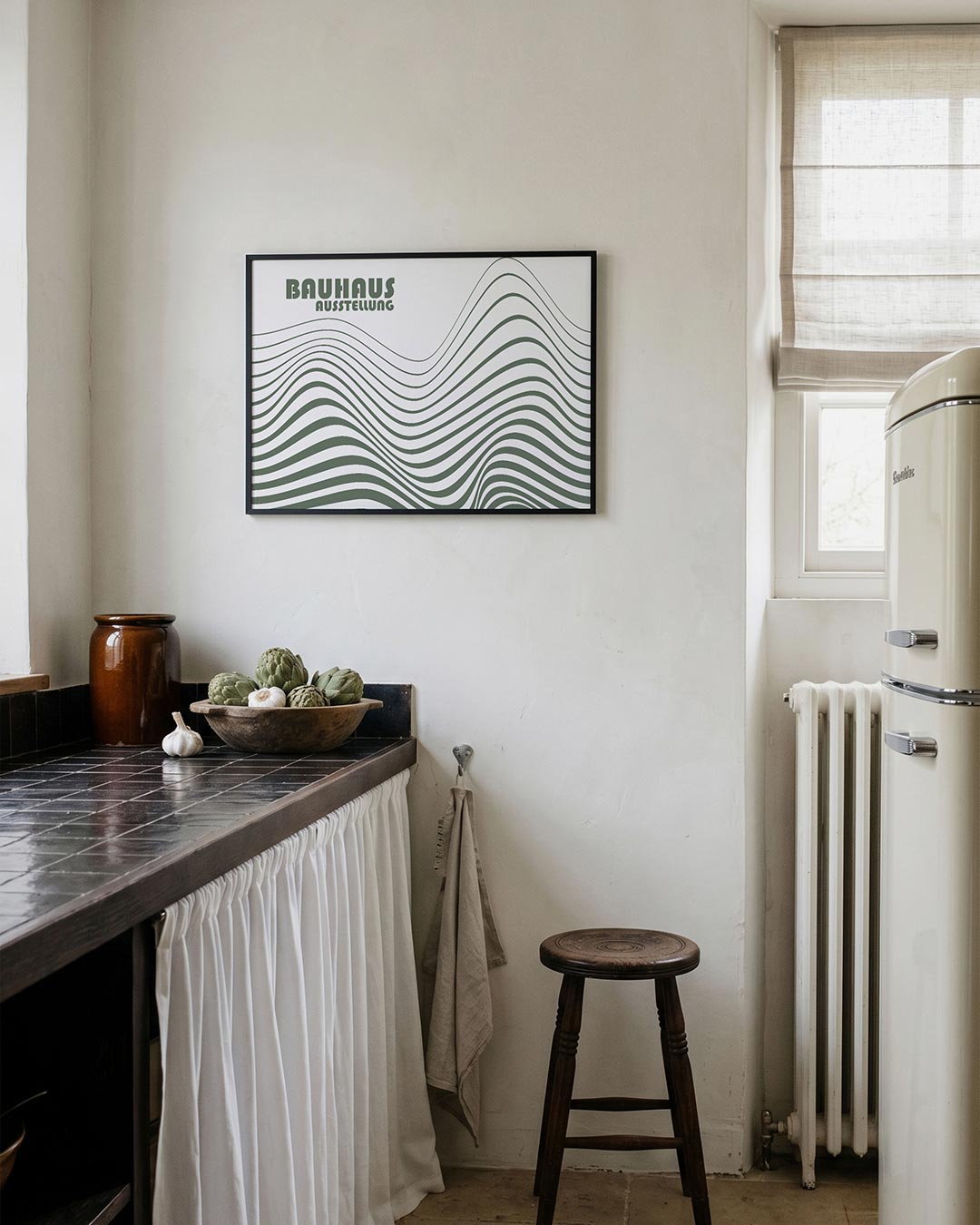 Golvend lijnenspel – geometrische poster in Bauhaus-stijl van WallArtistic