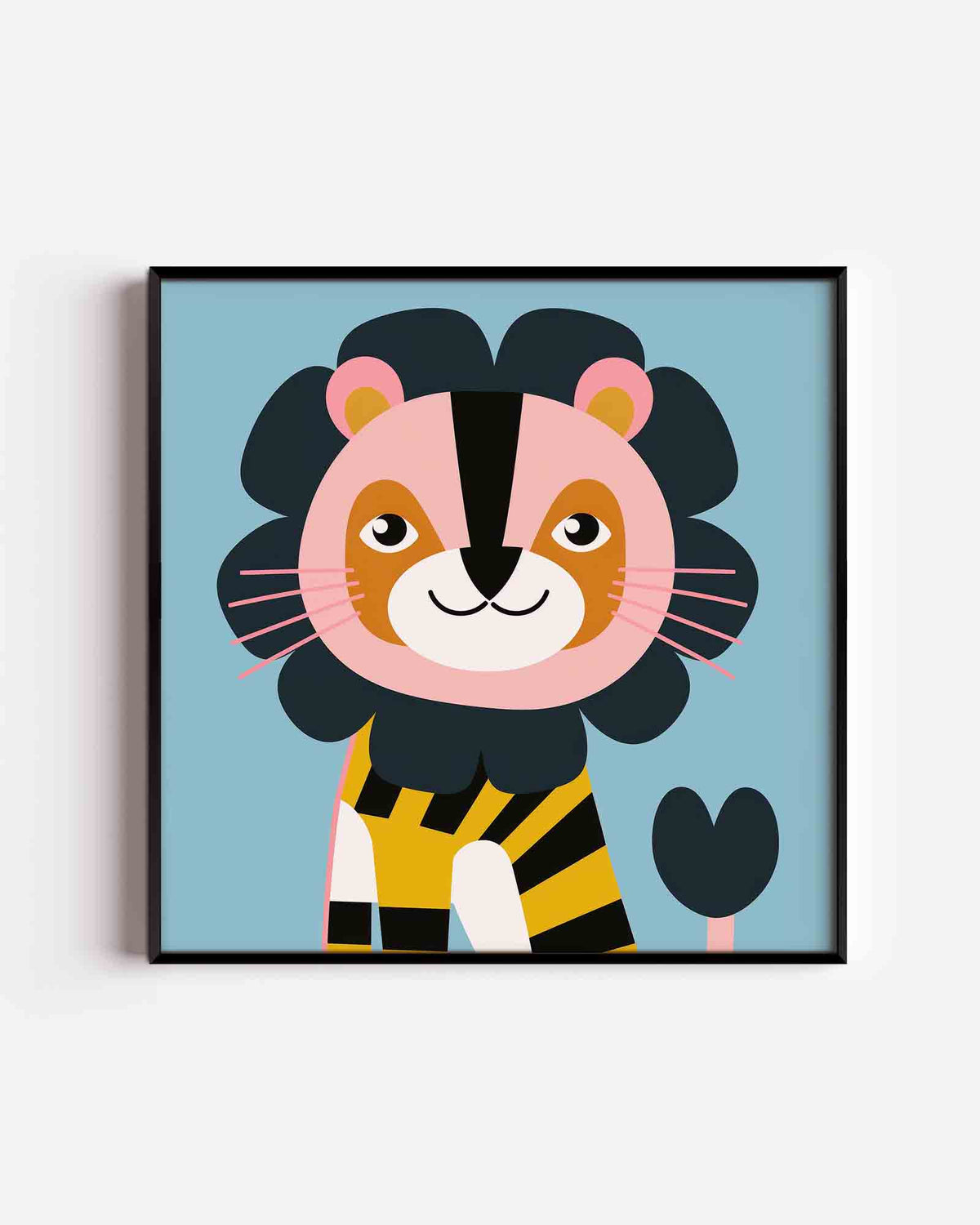 Leeuw op blauwe achtergrond – vierkante kinderposter als wanddecoratie