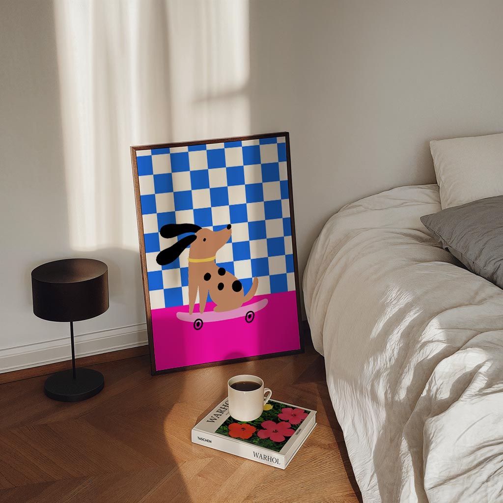 Vrolijke Hond op Skateboard – staande kinderkamer wanddecoratie van WallArtistic