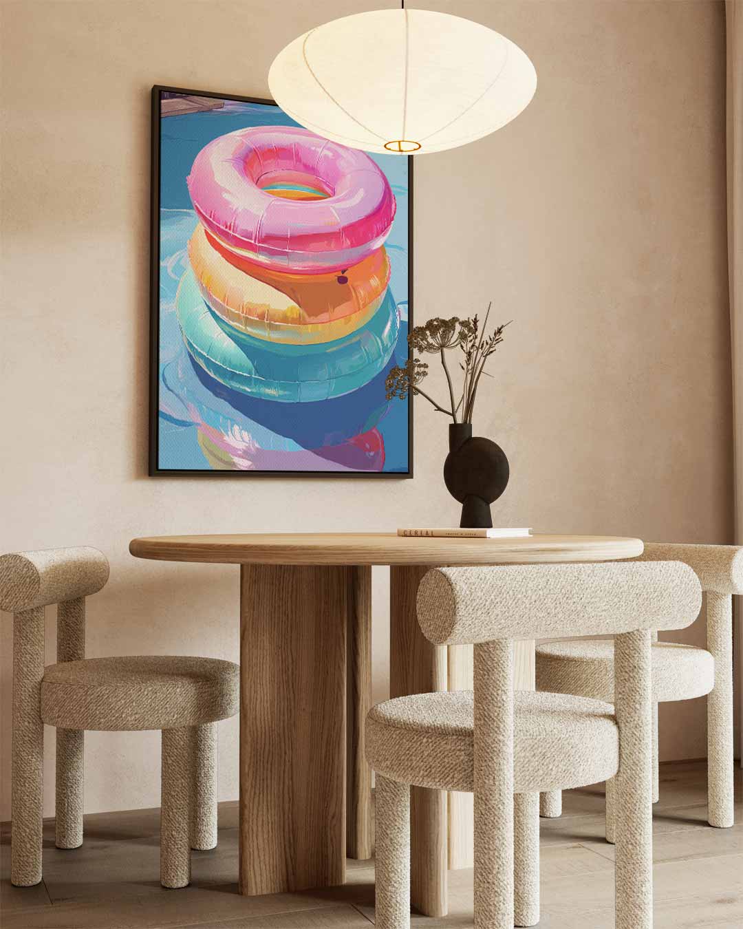 Zomerse Zwemband Stapel – staand kunstwerk voor modern interieur