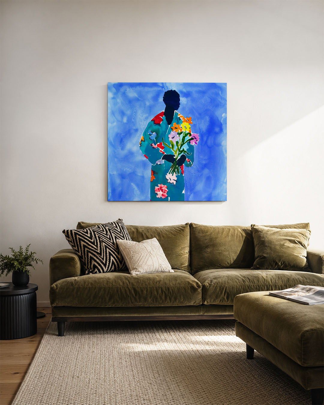 Vrolijke bloemenfiguur kunstwerk – derde productweergave – dit werk toont een silhouet met een kleurrijke bloemenprint tegen