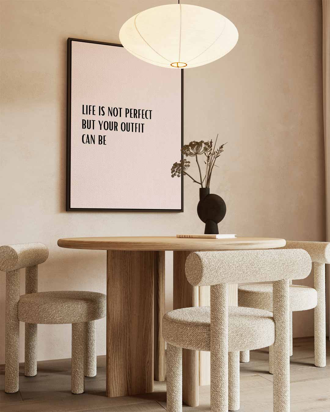 Inspirerende Outfit Quote – kunstwerk met zwarte baklijst