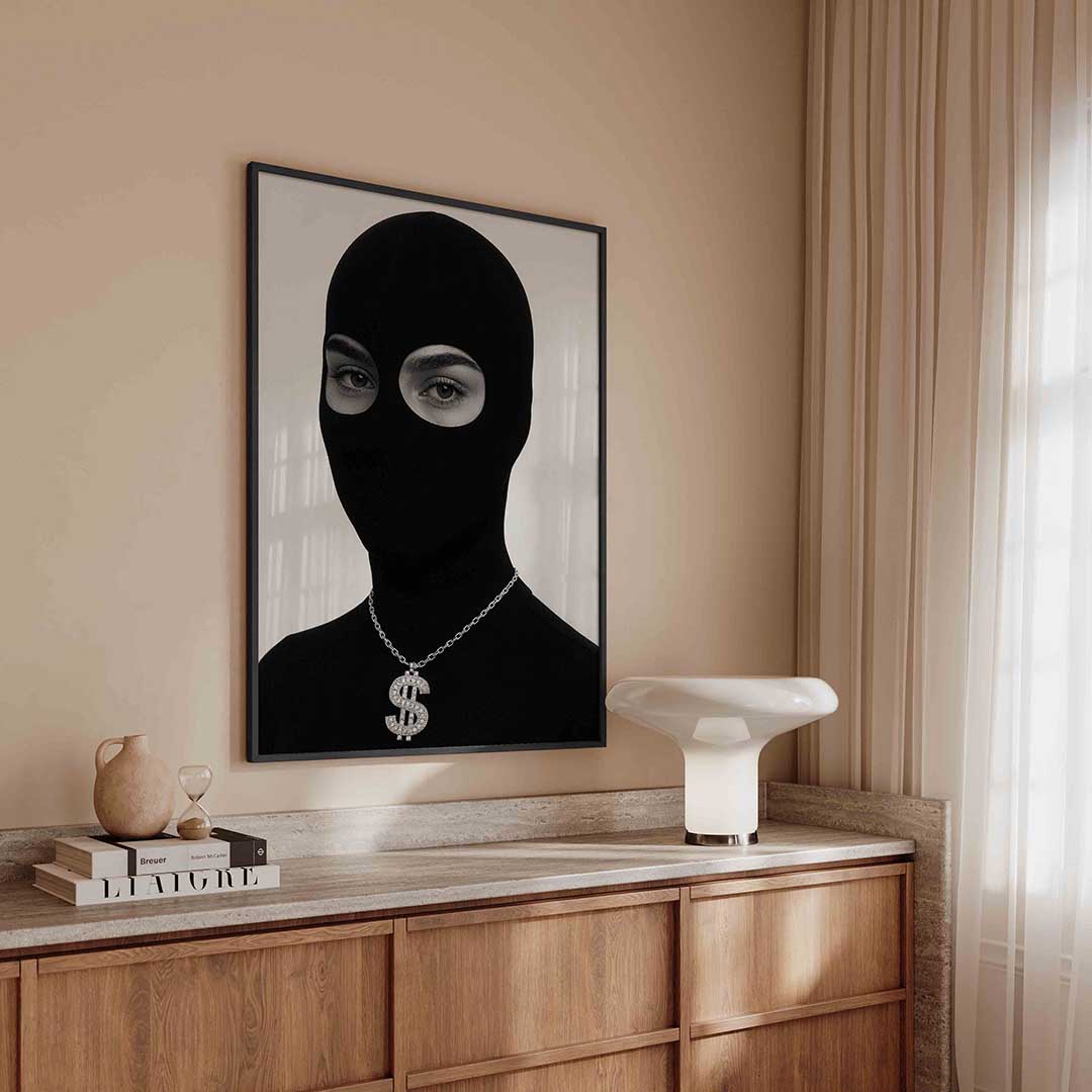 Zwart masker met ketting – urban poster in staand formaat