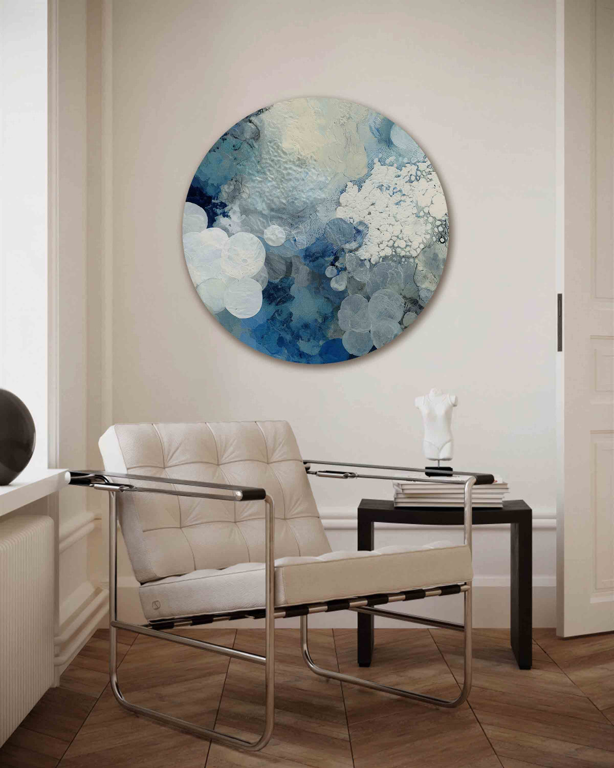 Blauwe en witte cirkels – abstracte muurcirkel als ronde wanddecoratie