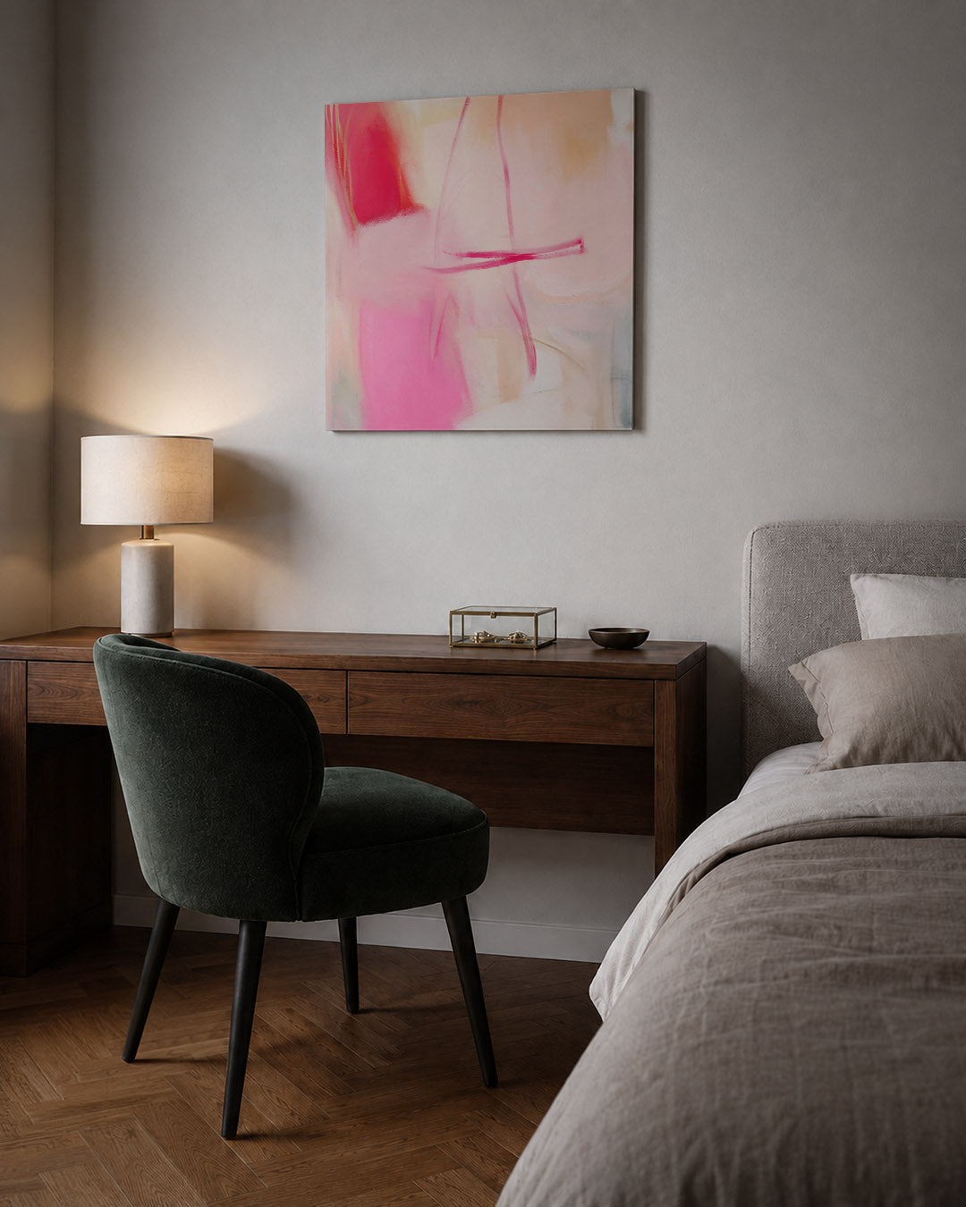 Zachte kleuren compositie kunstwerk – sfeerbeeld – dit werk toont een vloeiende compositie van roze en beige tinten met